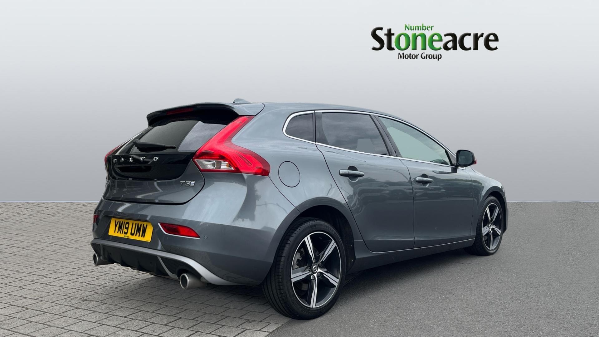 Volvo V40 Image 2