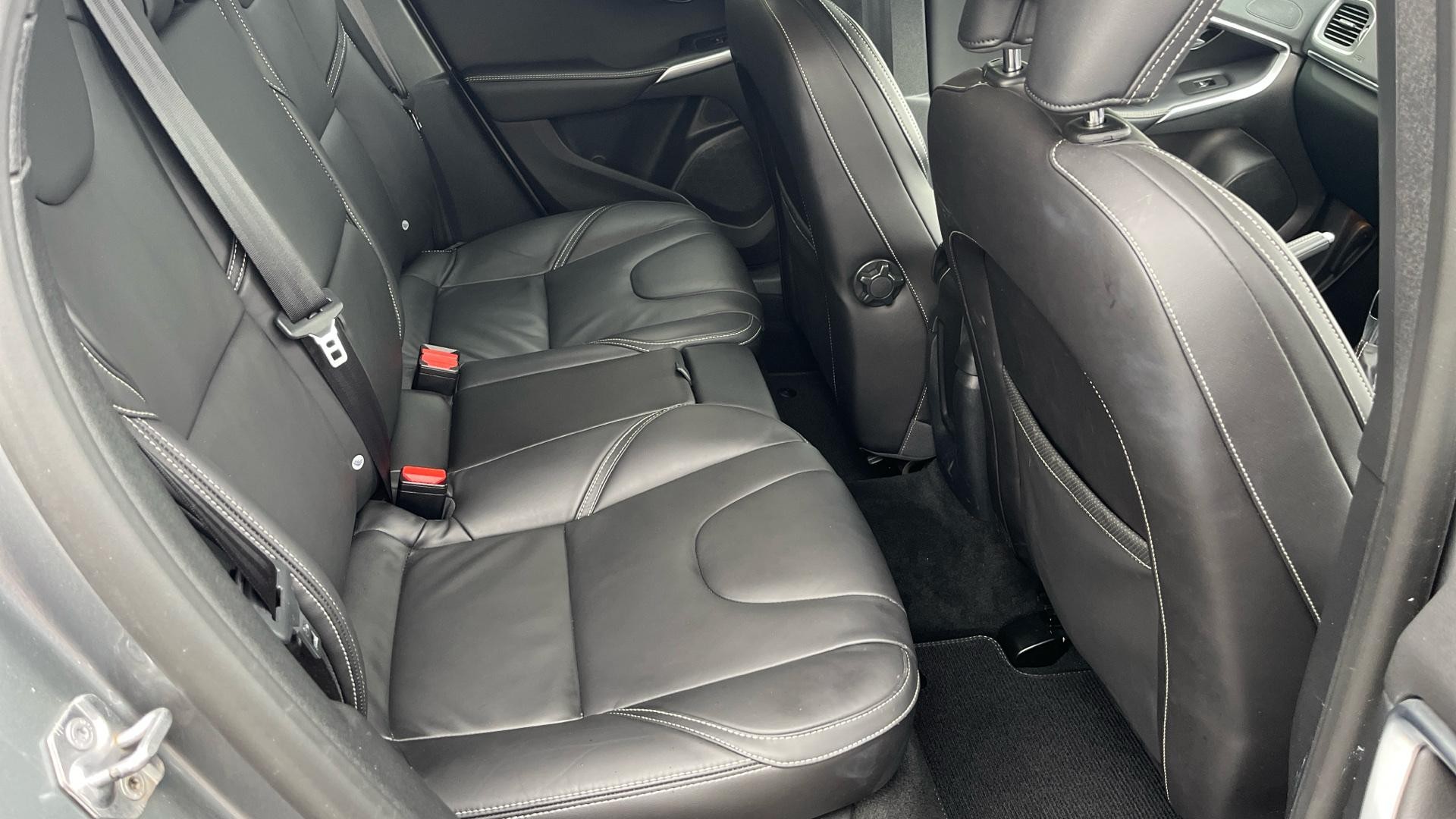 Volvo V40 Image 6