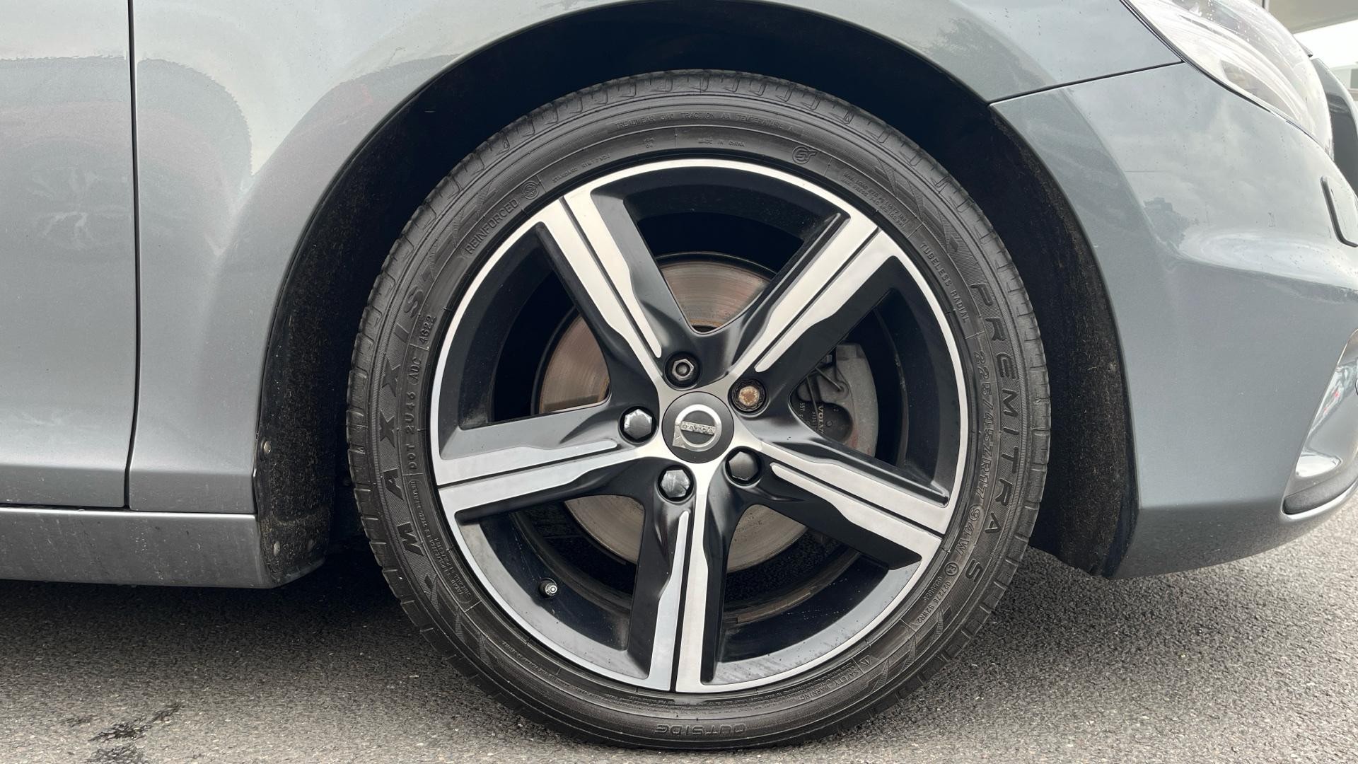 Volvo V40 Image 9