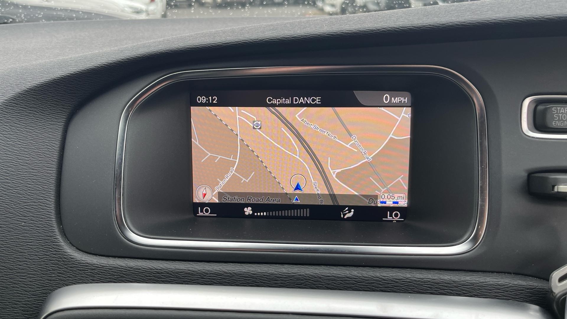 Volvo V40 Image 12
