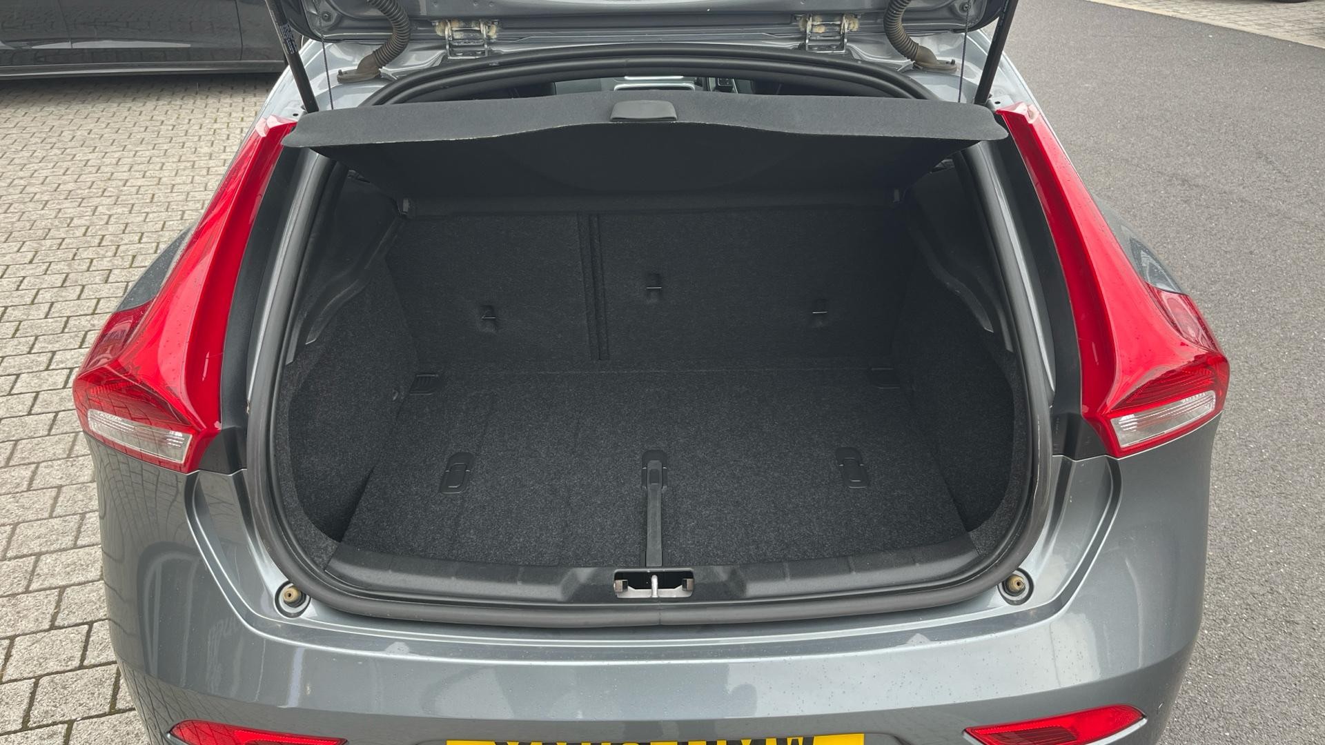 Volvo V40 Image 13