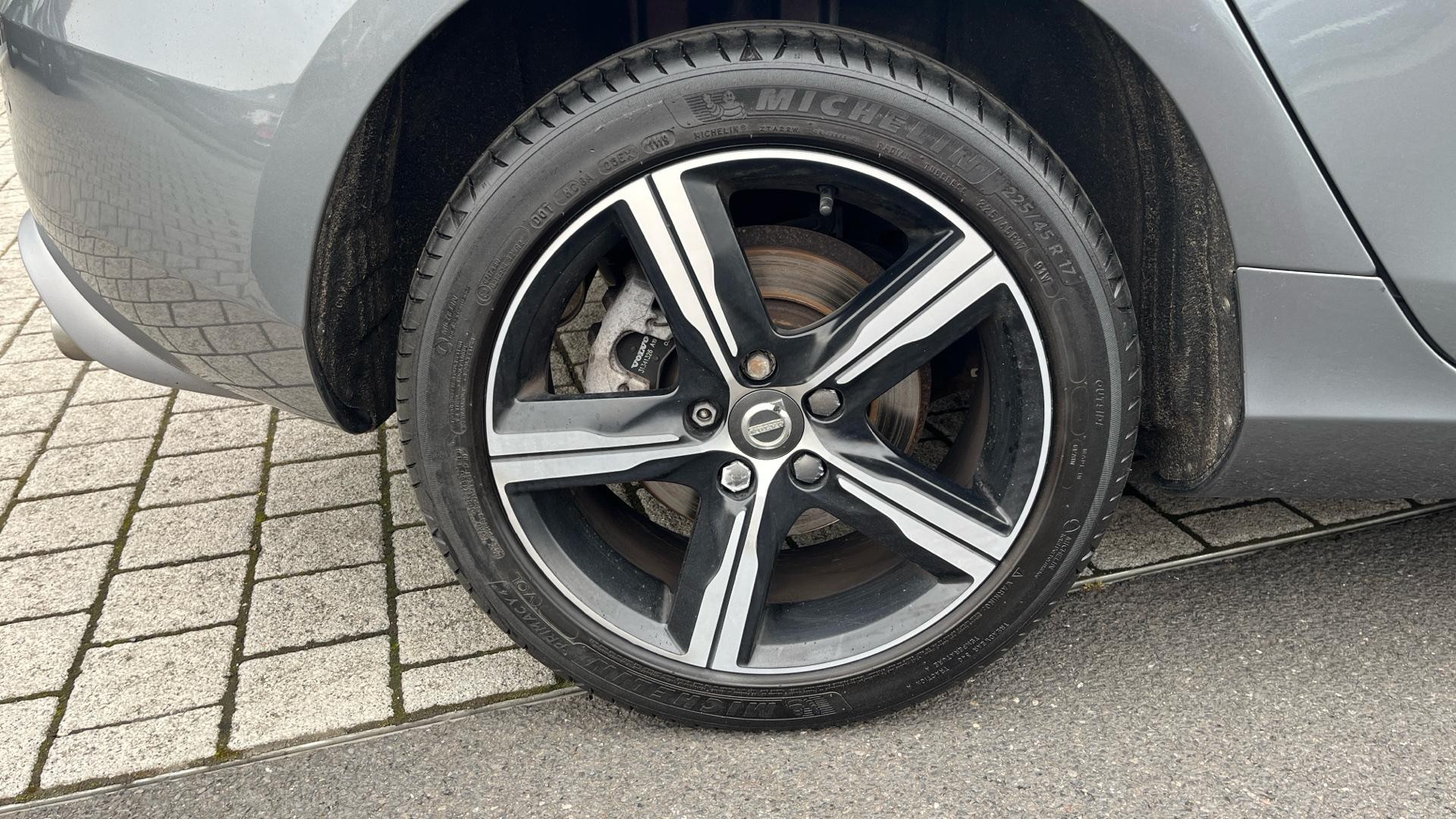 Volvo V40 Image 14