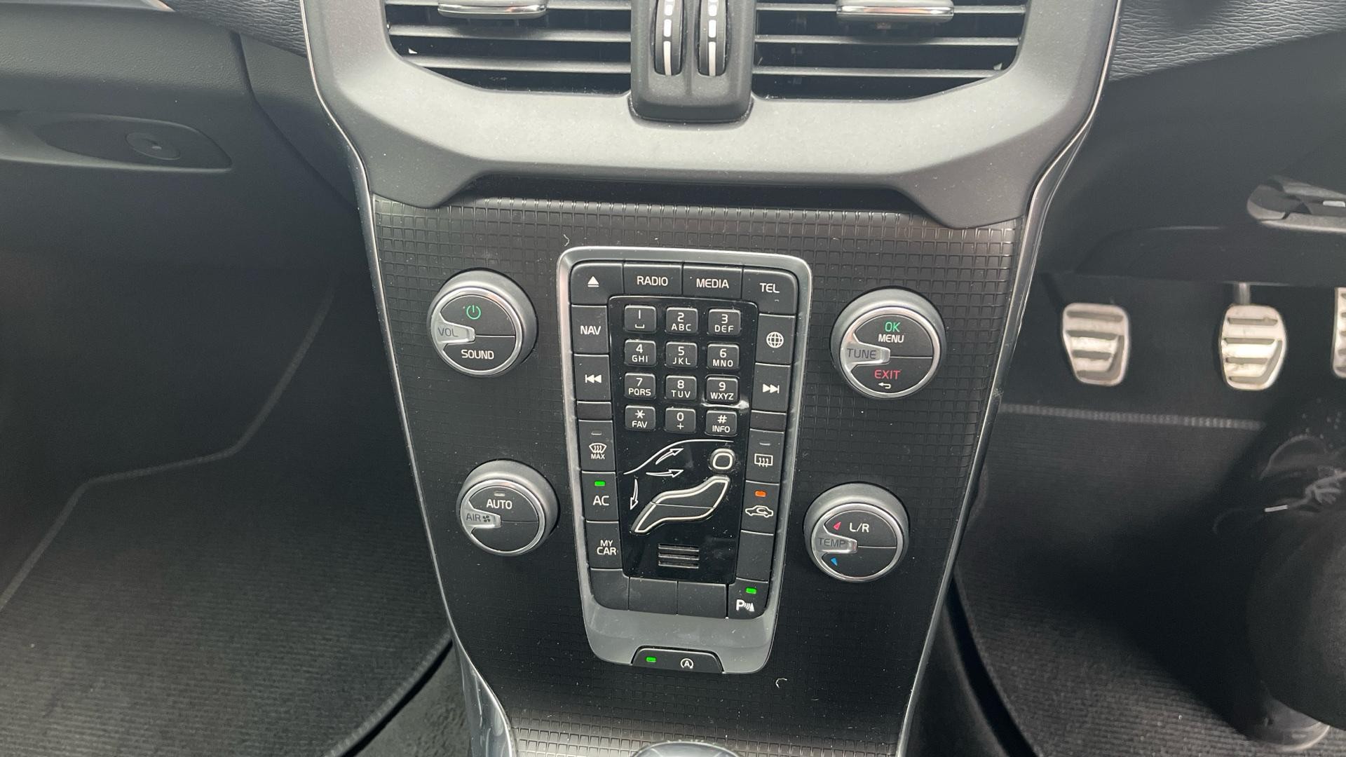 Volvo V40 Image 17