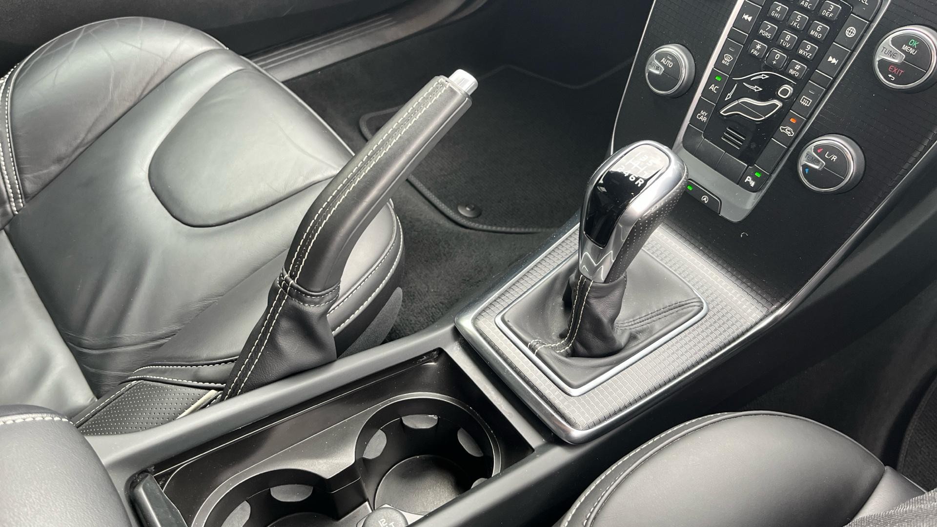Volvo V40 Image 18