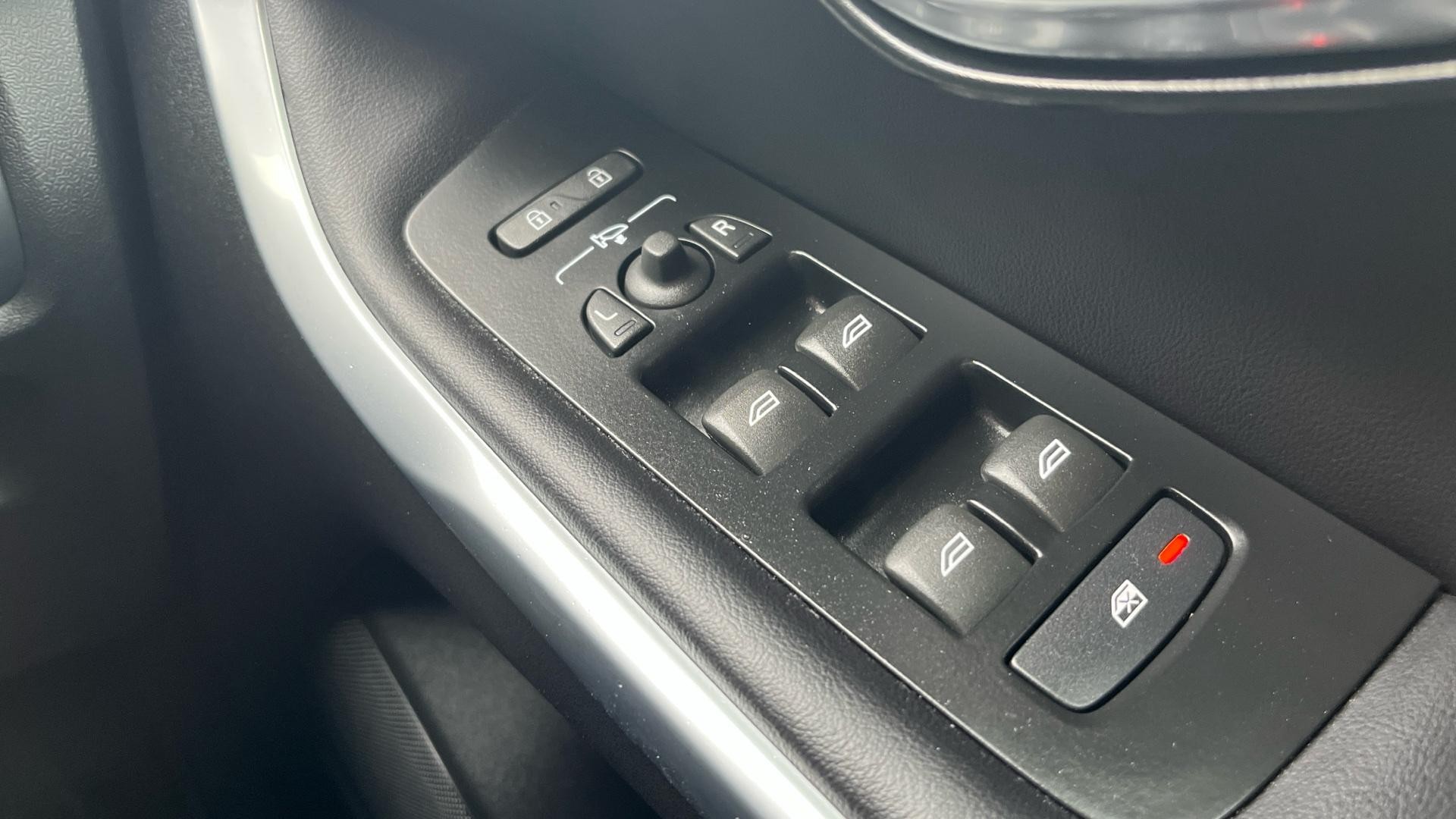 Volvo V40 Image 20