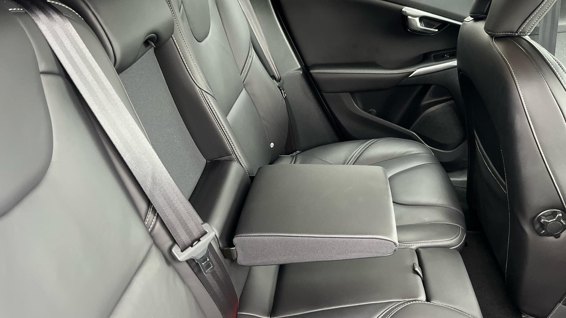 Volvo V40 Image 24