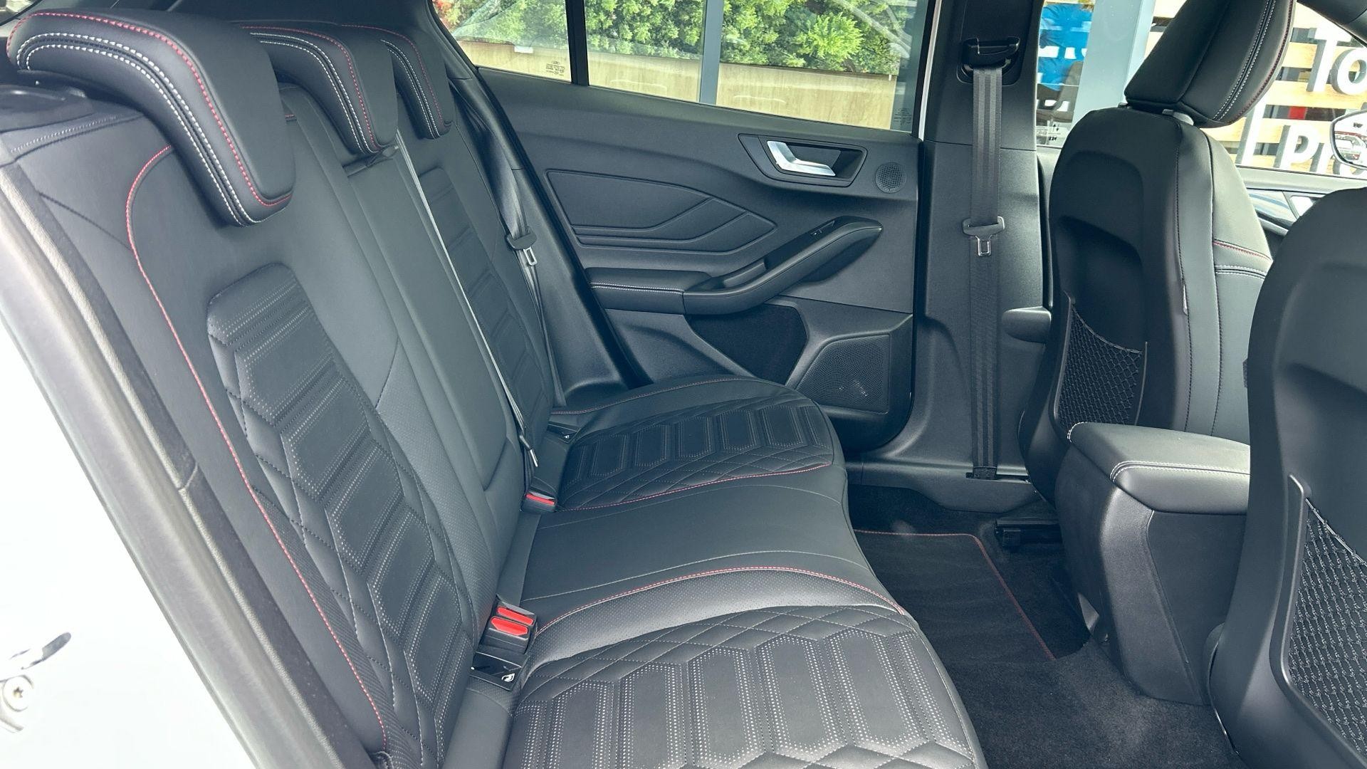 Ford Focus Image 16