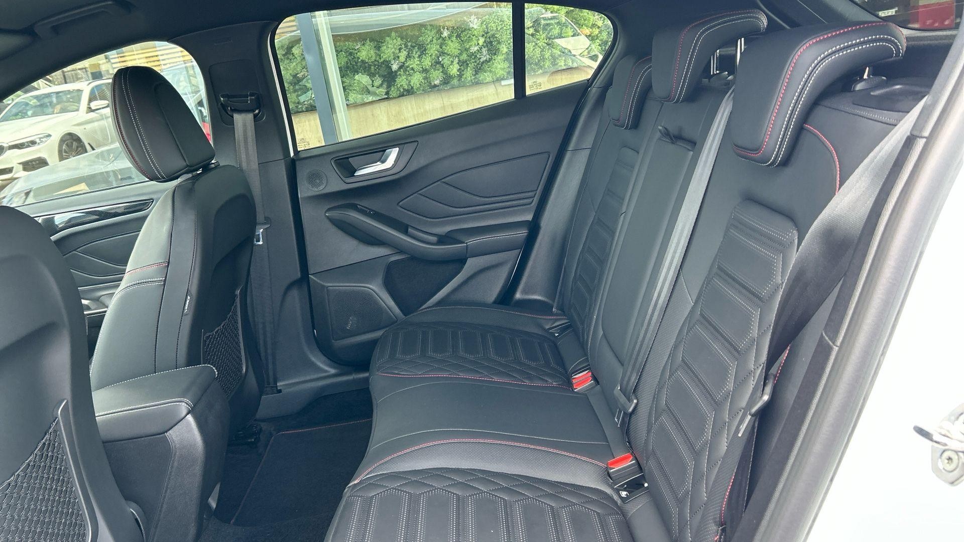Ford Focus Image 17