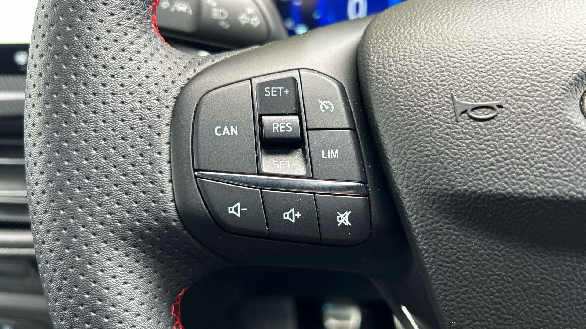 Ford Focus Image 36