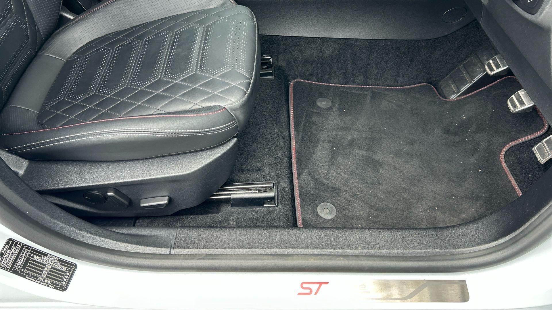 Ford Focus Image 42