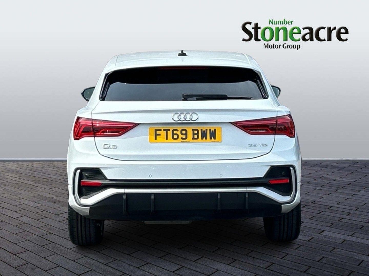 Audi Q3 Image 4