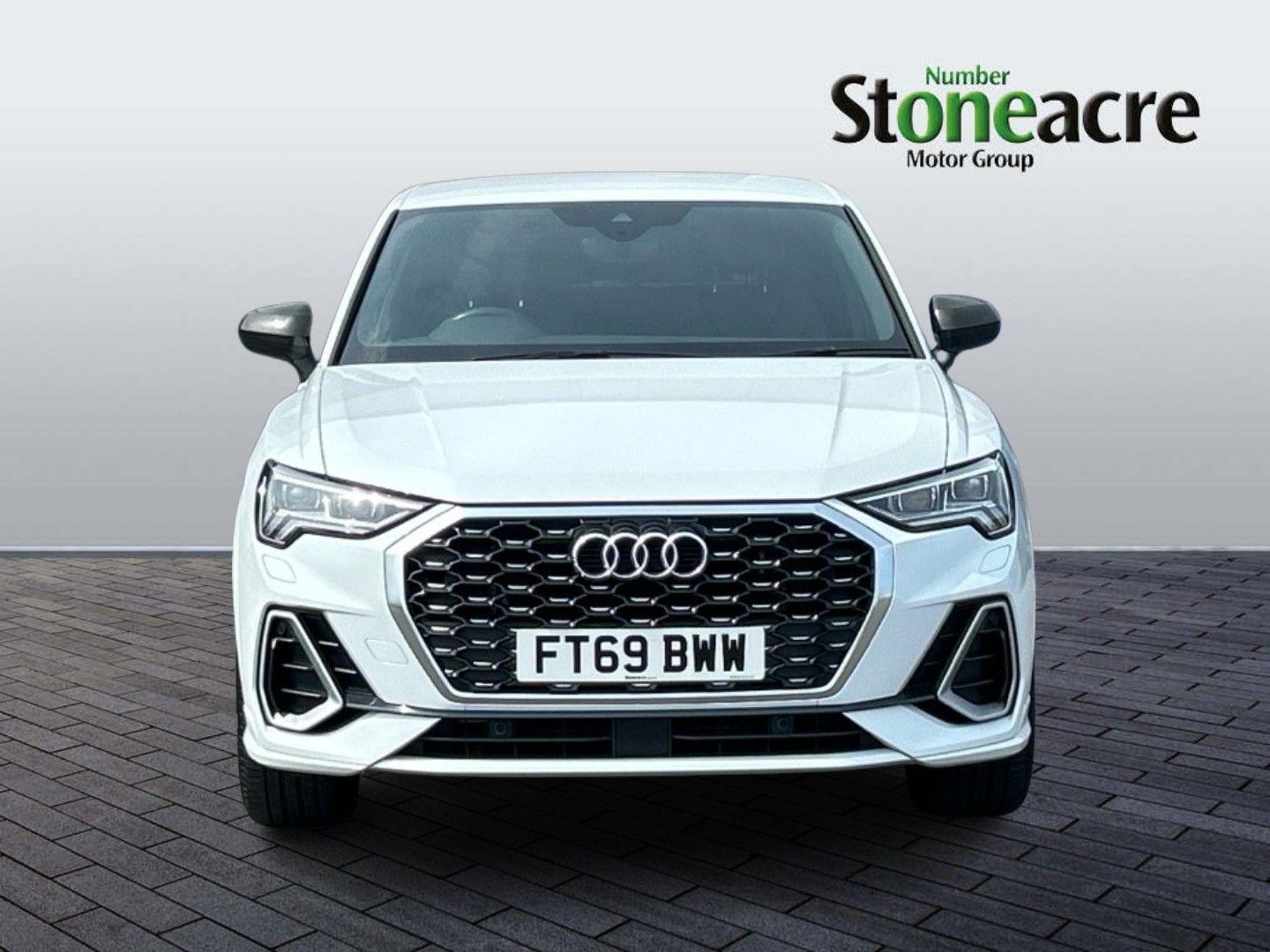 Audi Q3 Image 8