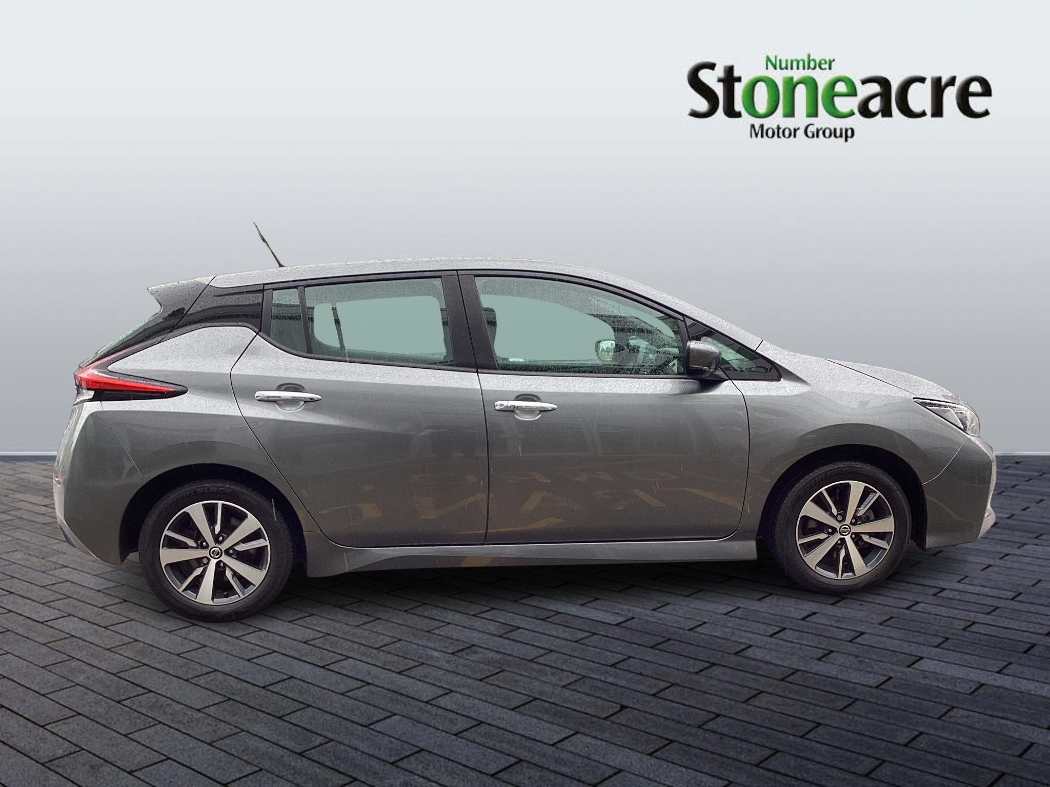 Nissan LEAF Image 2