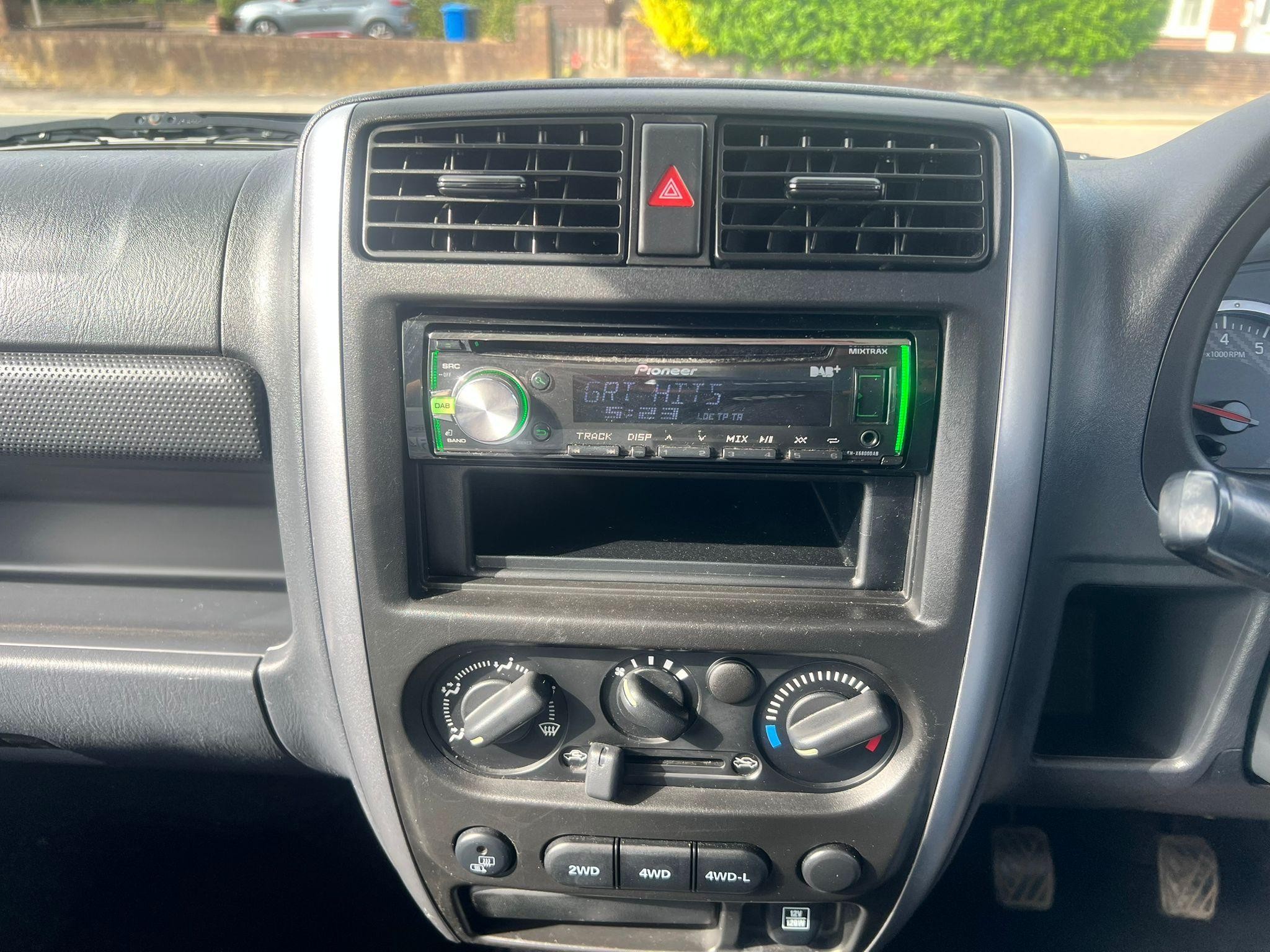 Suzuki Jimny Image 12