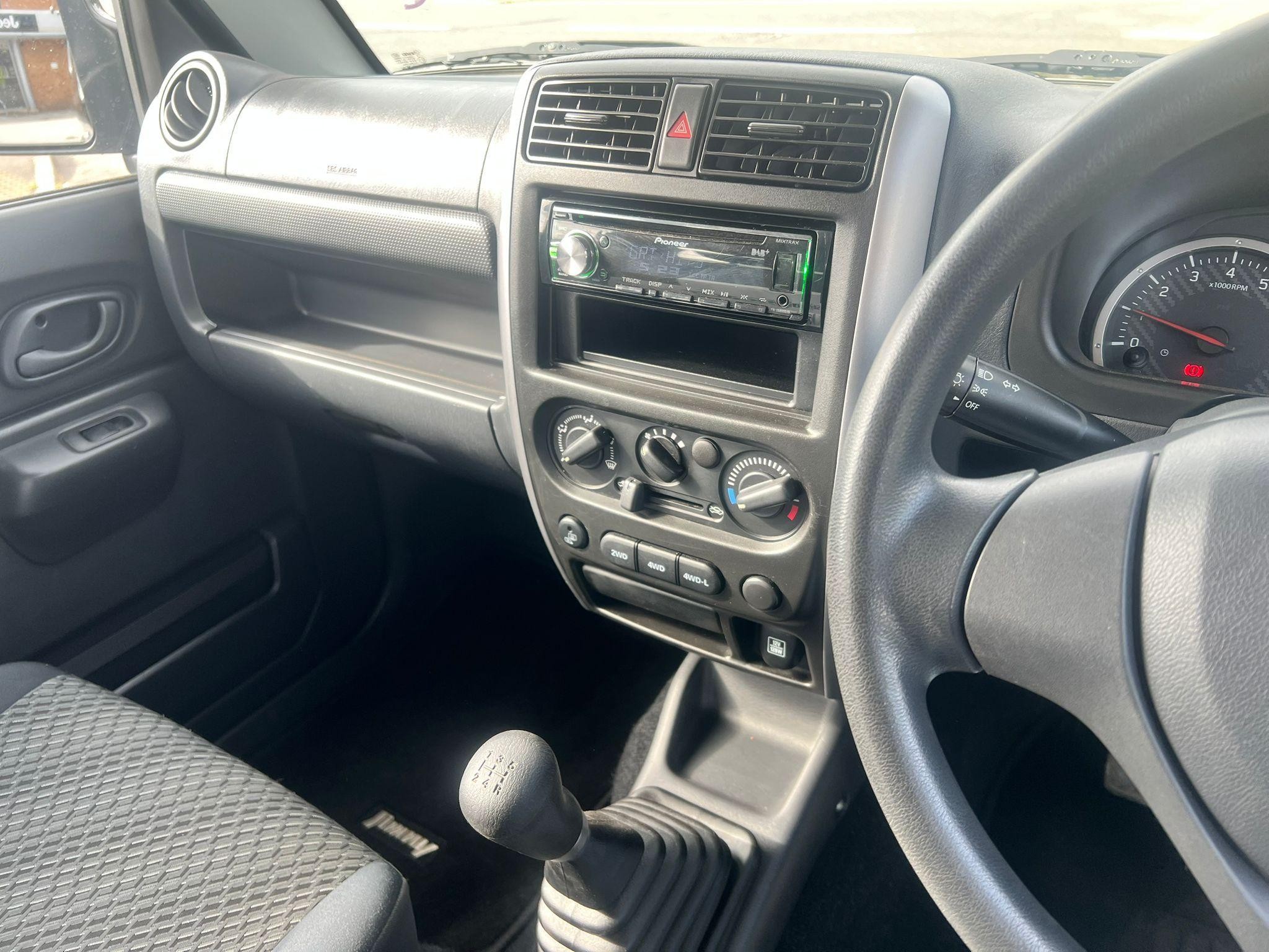Suzuki Jimny Image 13