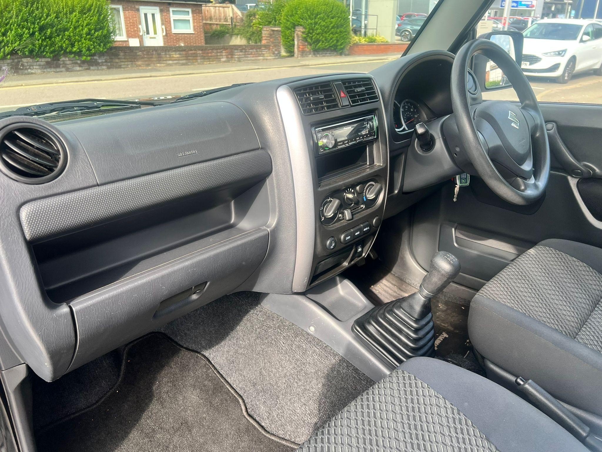 Suzuki Jimny Image 15