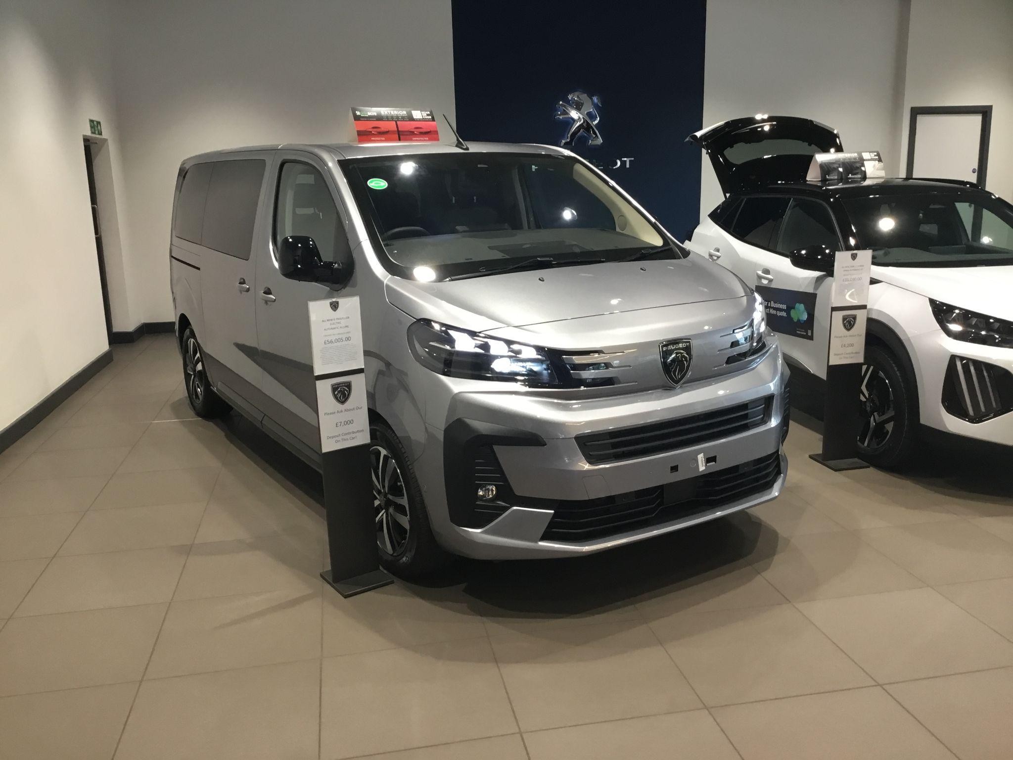 Peugeot E-Traveller Image 1
