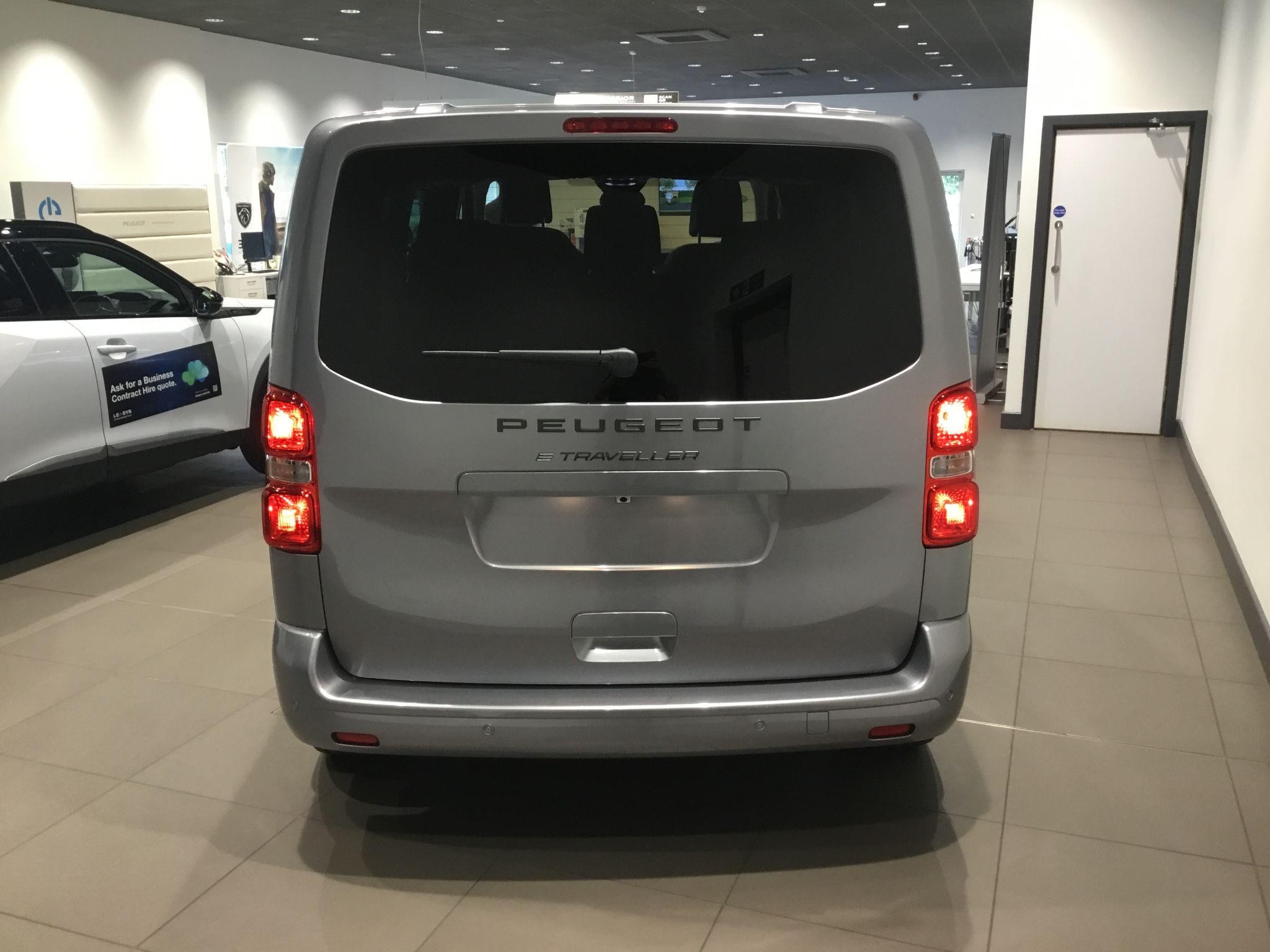 Peugeot E-Traveller Image 3