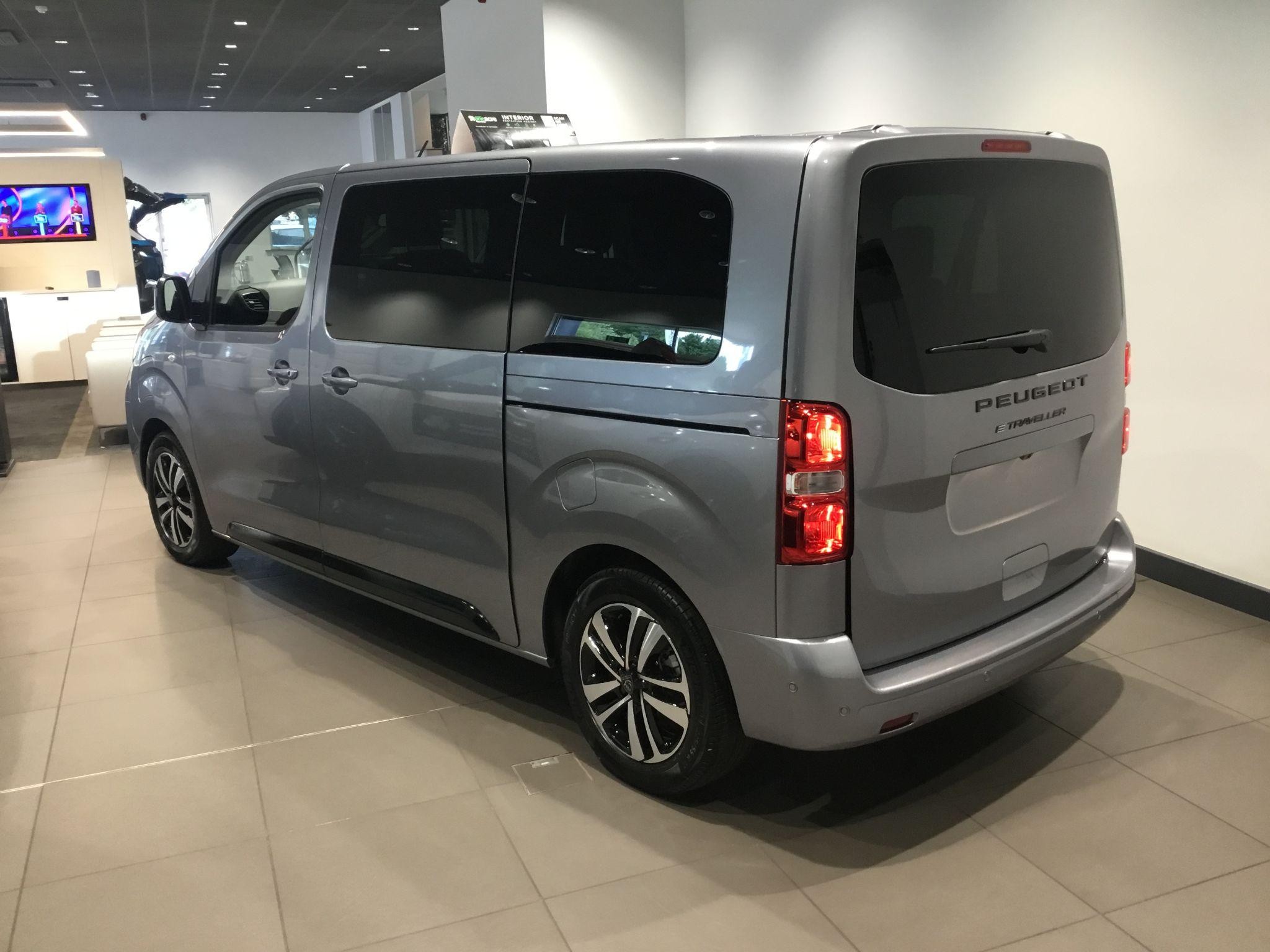 Peugeot E-Traveller Image 4