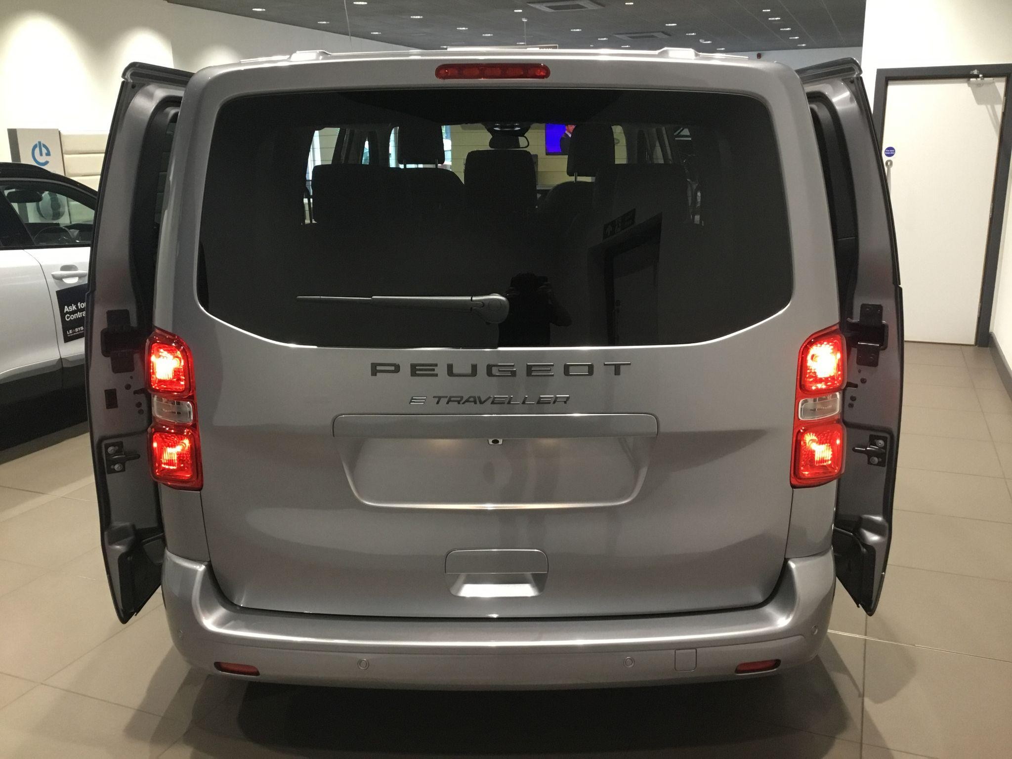 Peugeot E-Traveller Image 5