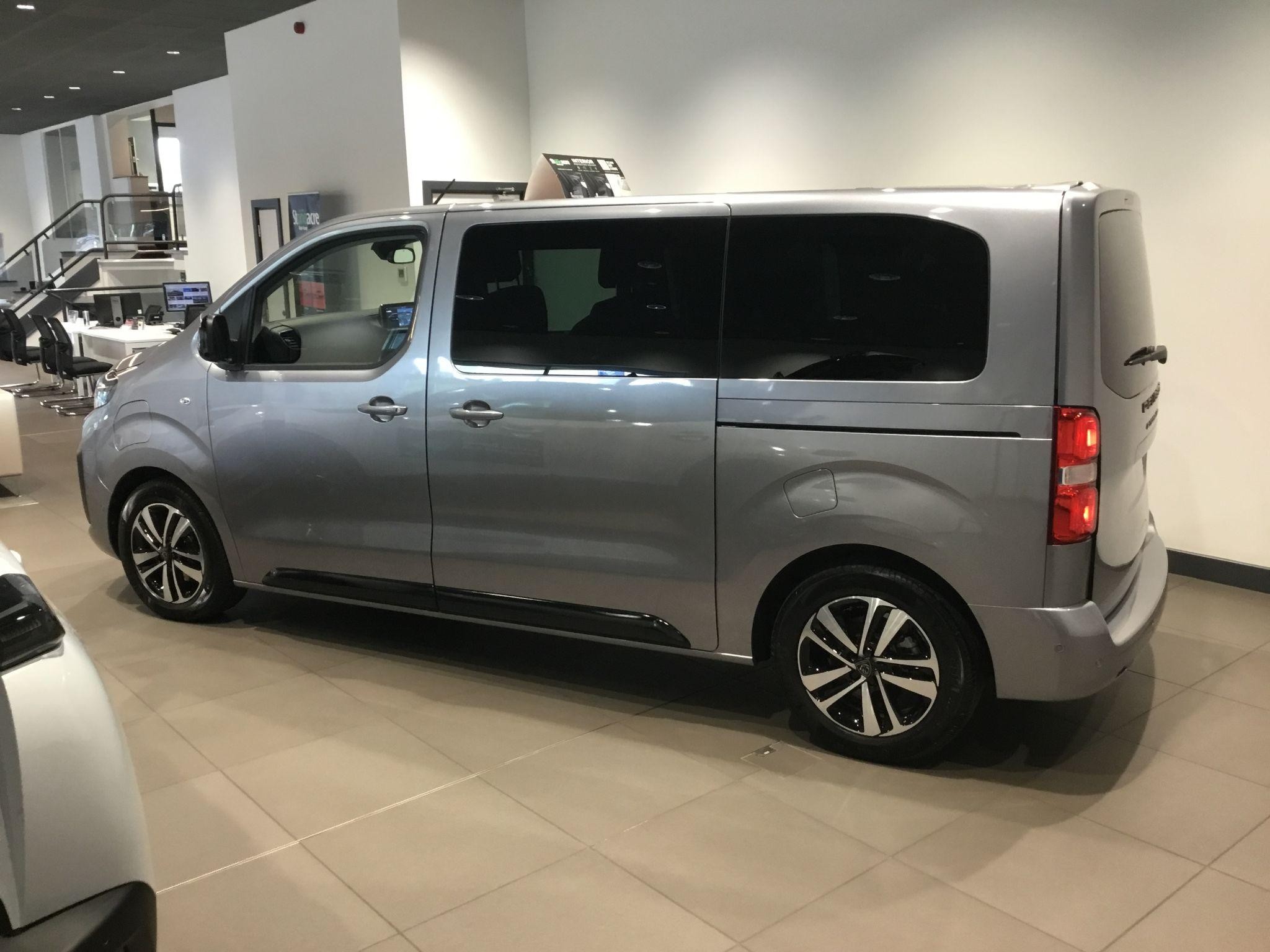 Peugeot E-Traveller Image 6