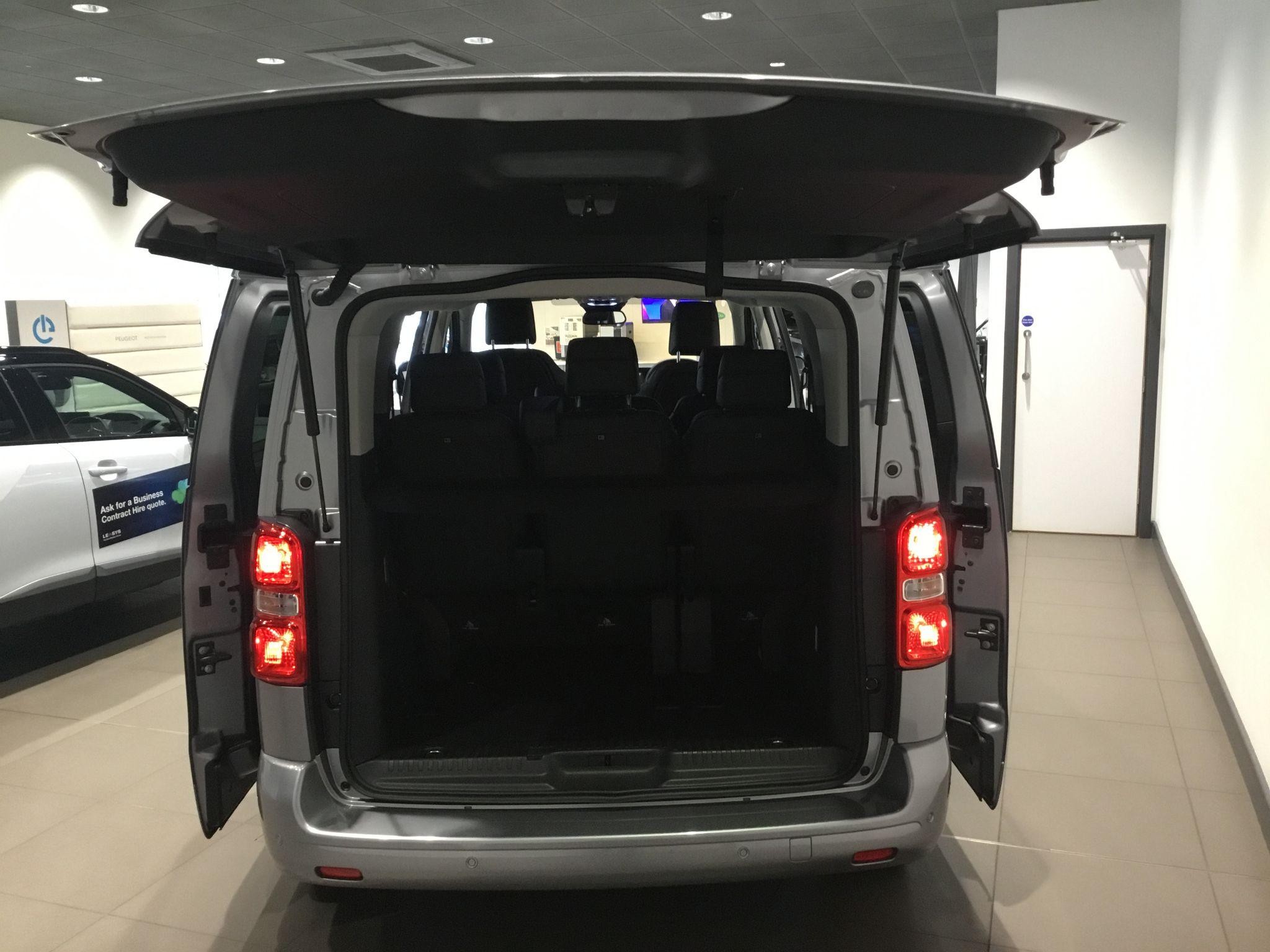 Peugeot E-Traveller Image 9