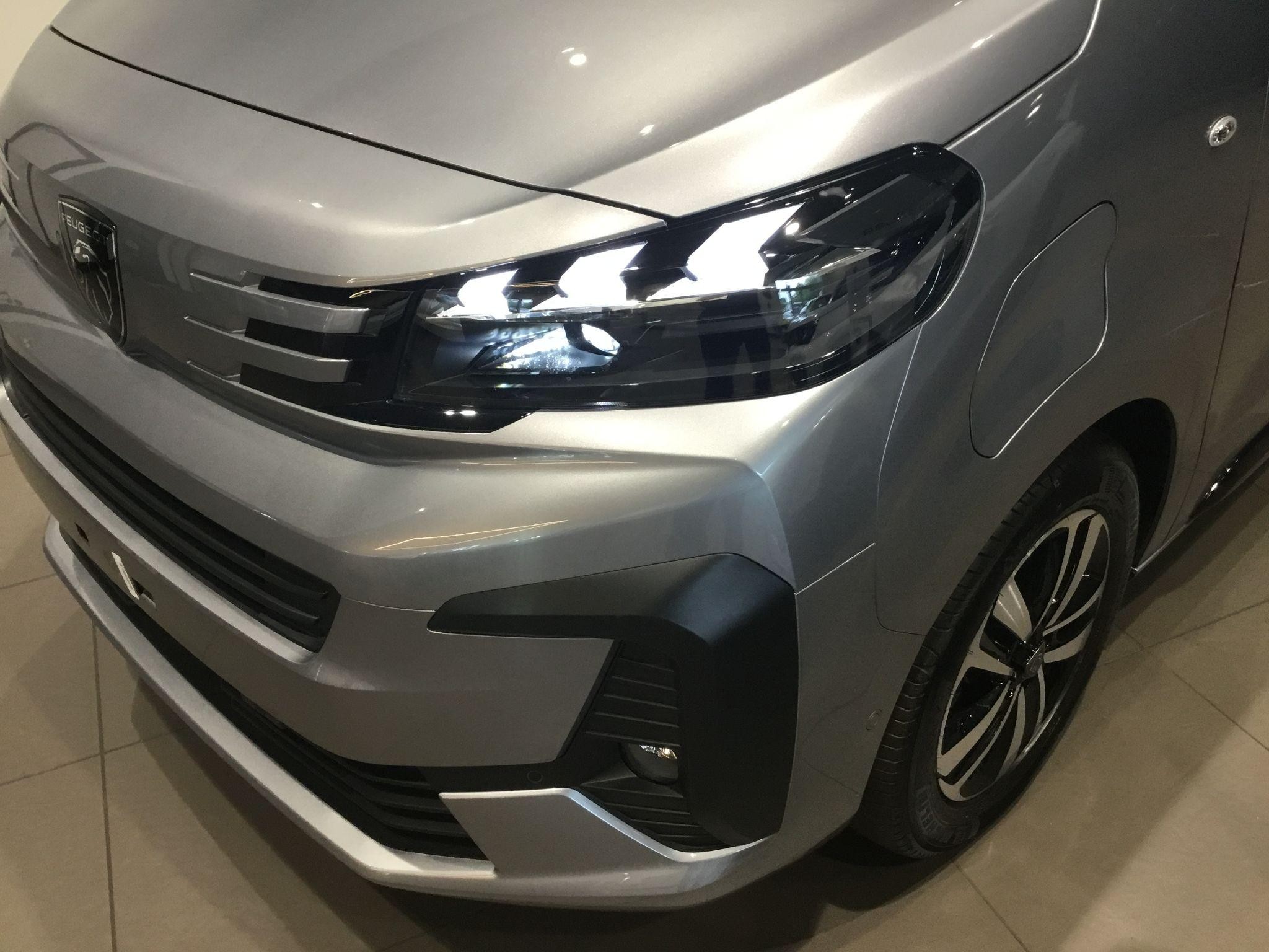 Peugeot E-Traveller Image 11