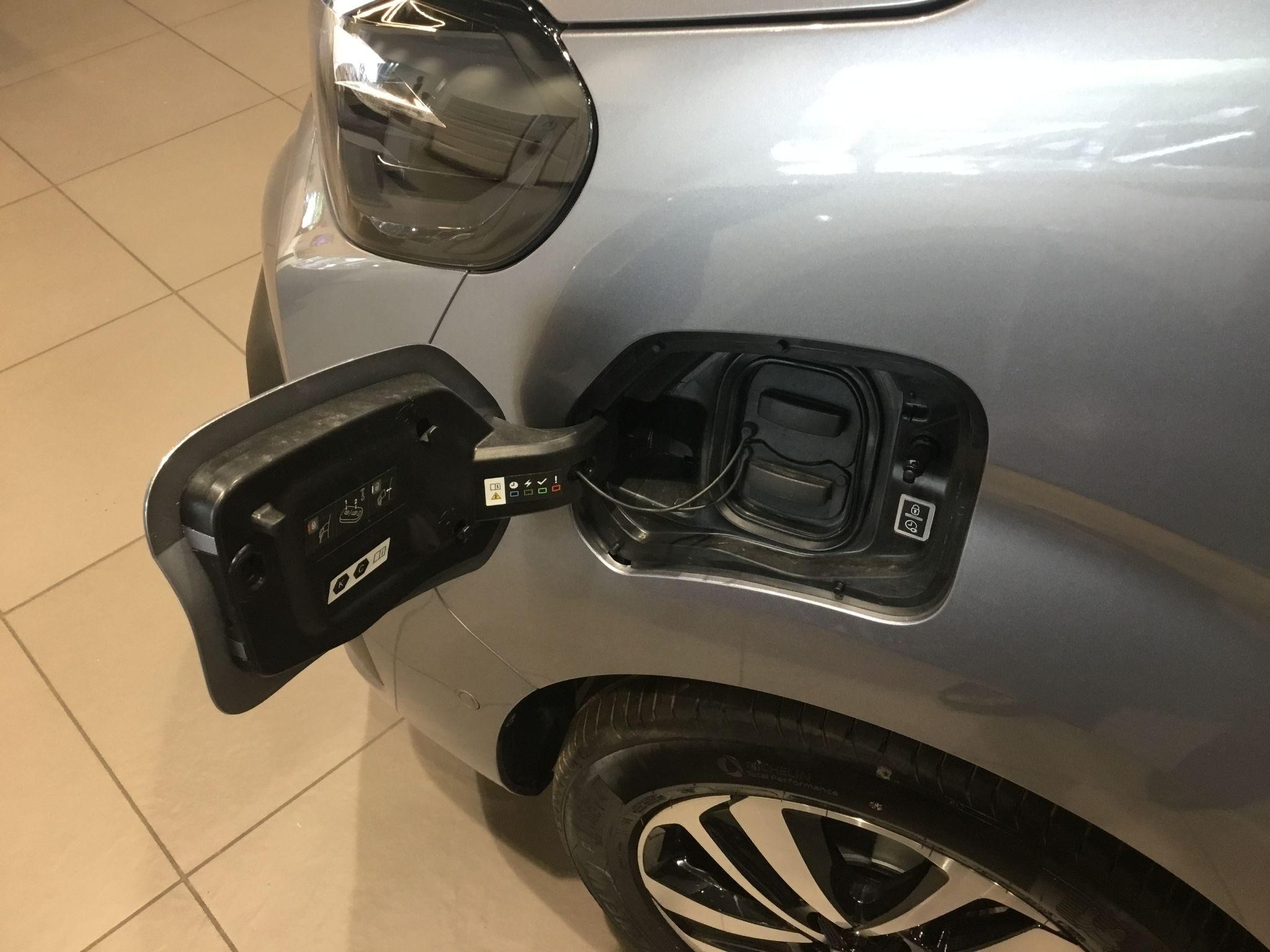 Peugeot E-Traveller Image 12