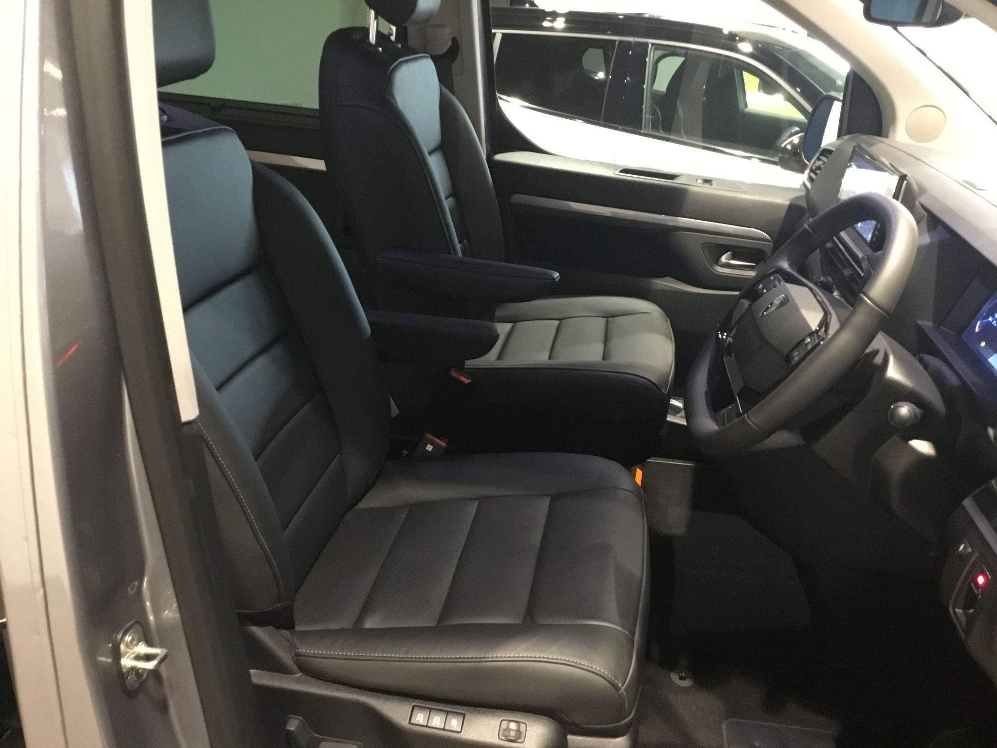 Peugeot E-Traveller Image 13