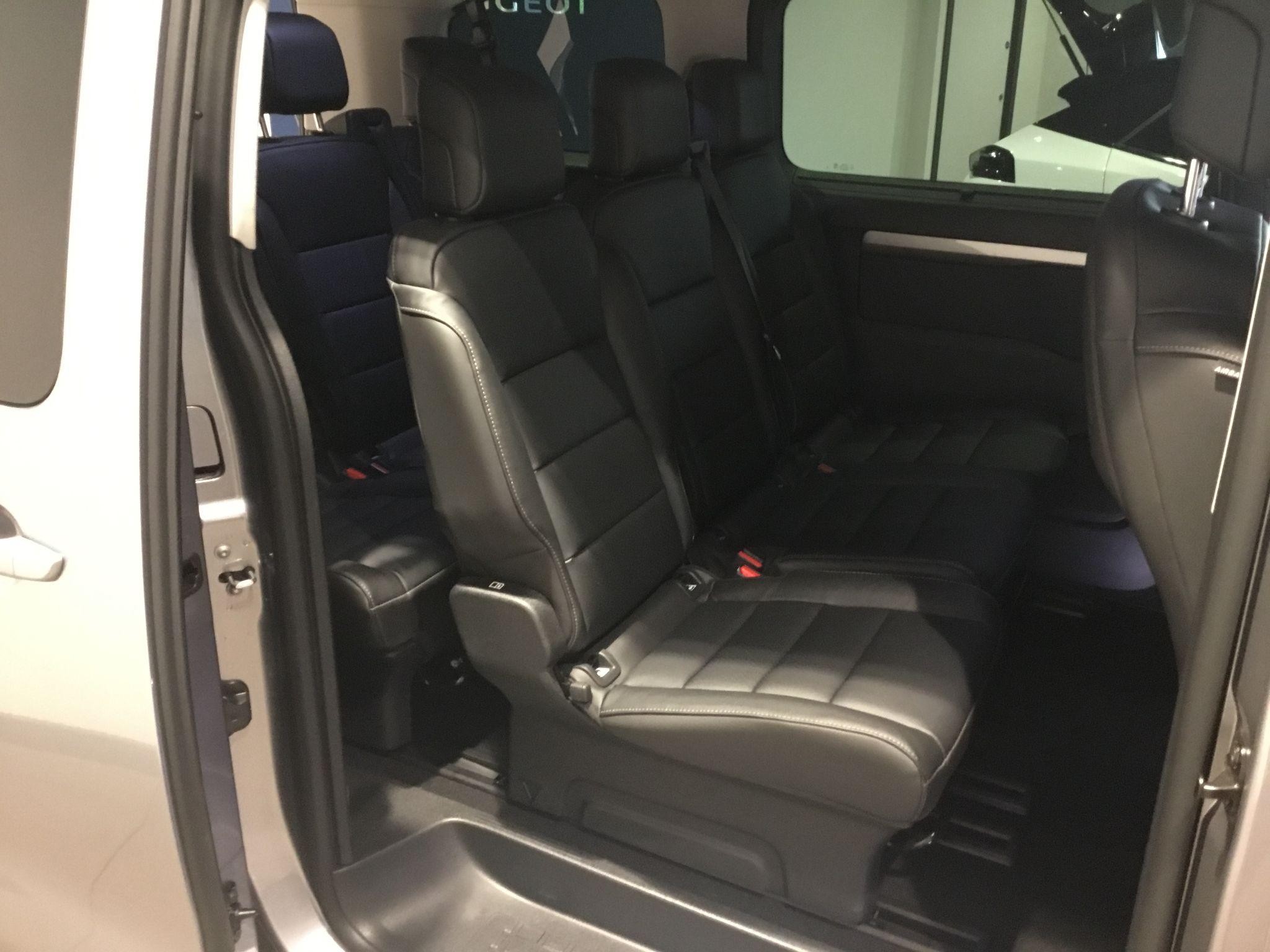 Peugeot E-Traveller Image 14