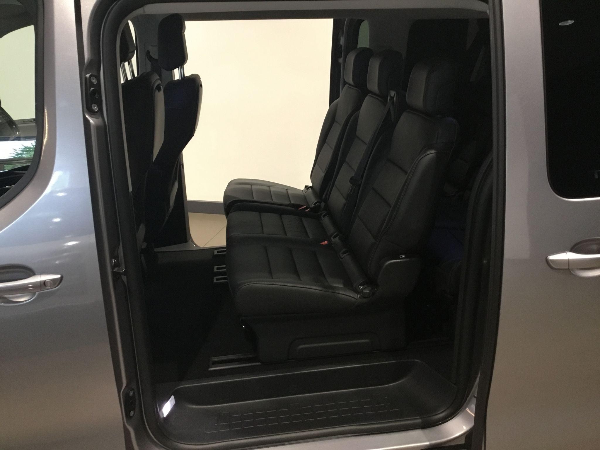 Peugeot E-Traveller Image 16