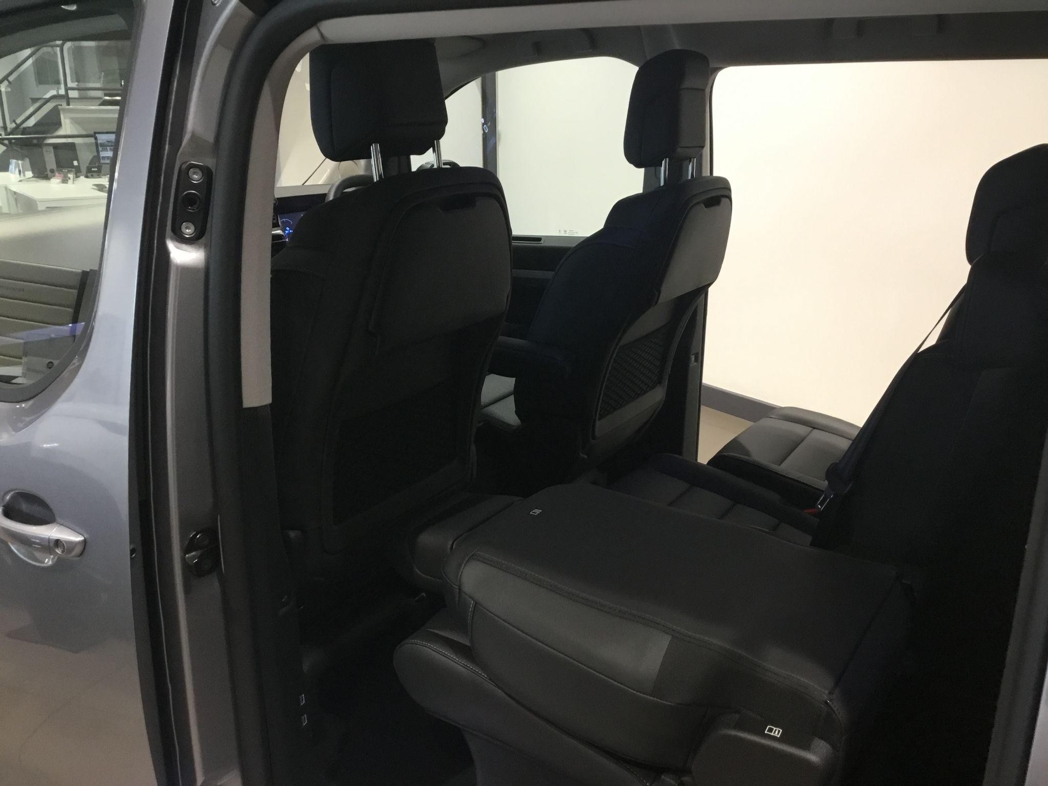 Peugeot E-Traveller Image 18