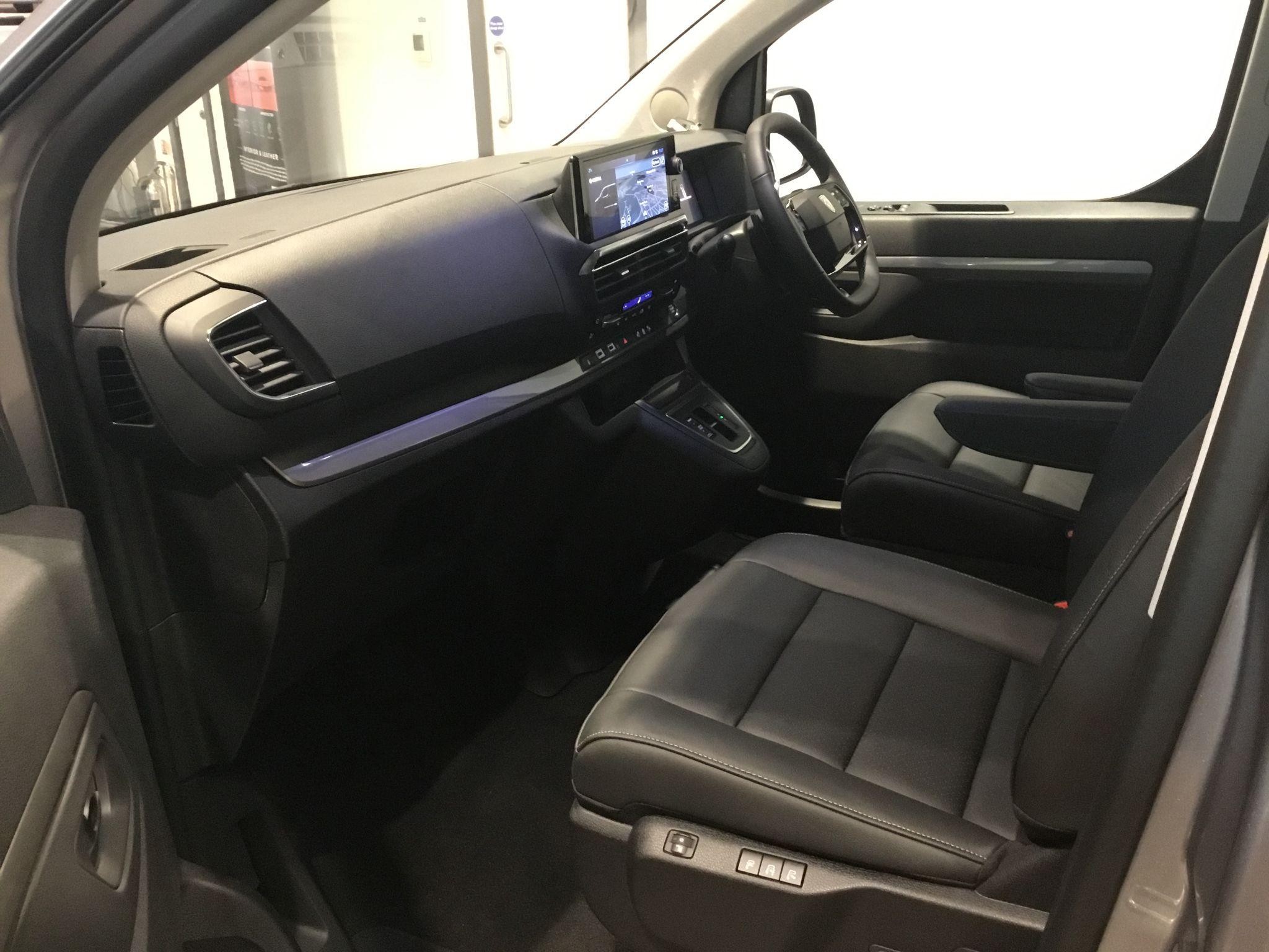 Peugeot E-Traveller Image 19