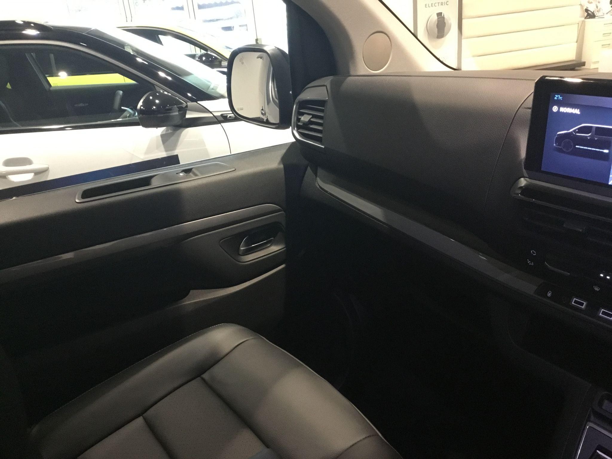 Peugeot E-Traveller Image 21