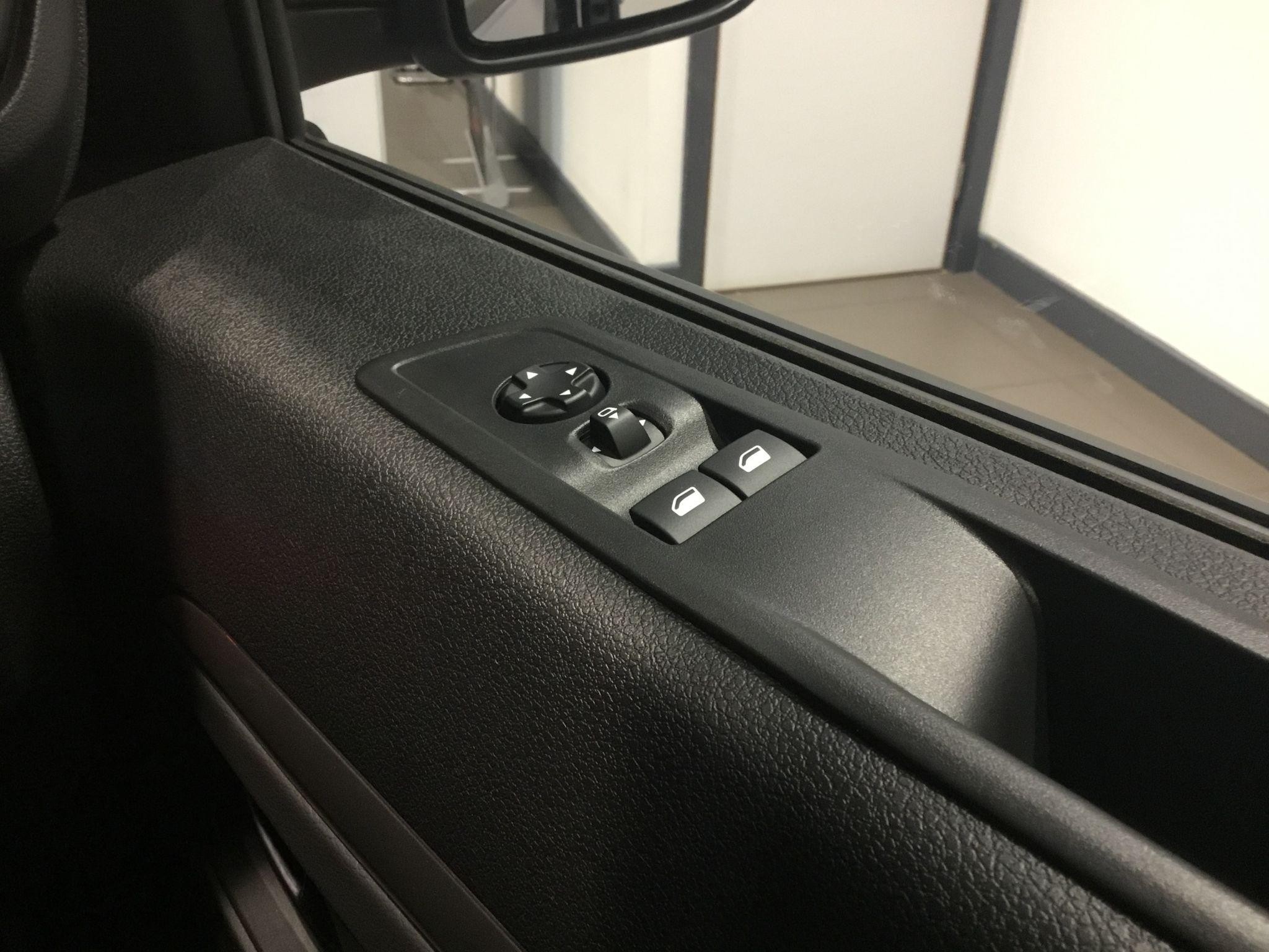Peugeot E-Traveller Image 33