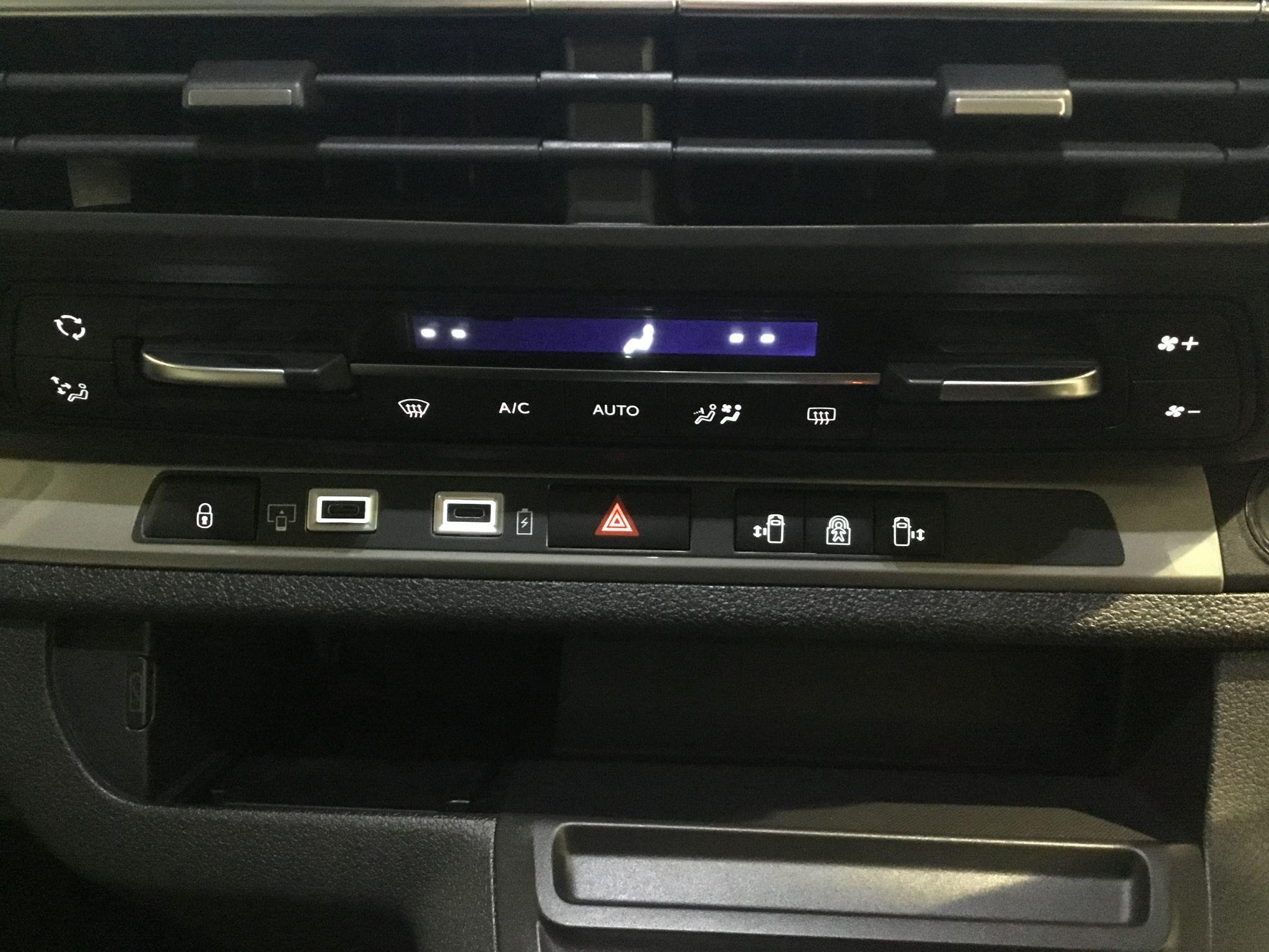 Peugeot E-Traveller Image 35