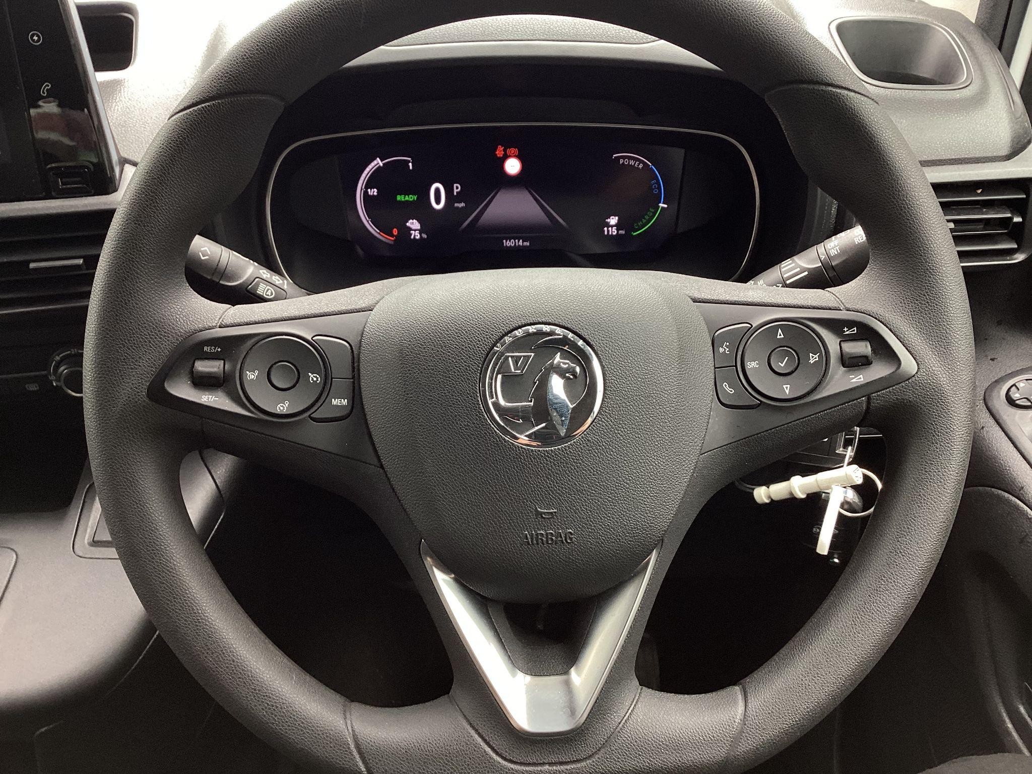 Vauxhall Combo Life Electric Image 11