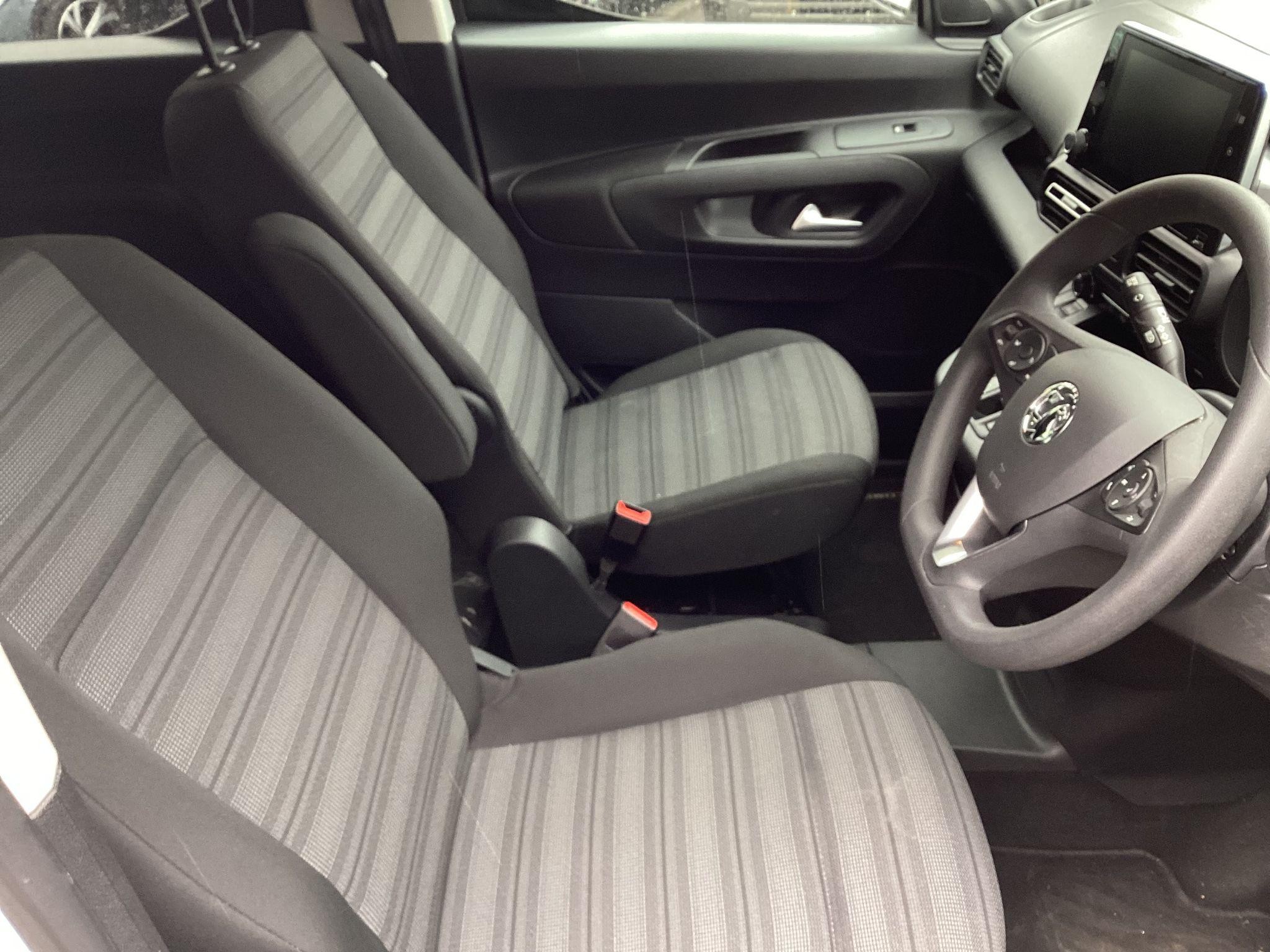 Vauxhall Combo Life Electric Image 16