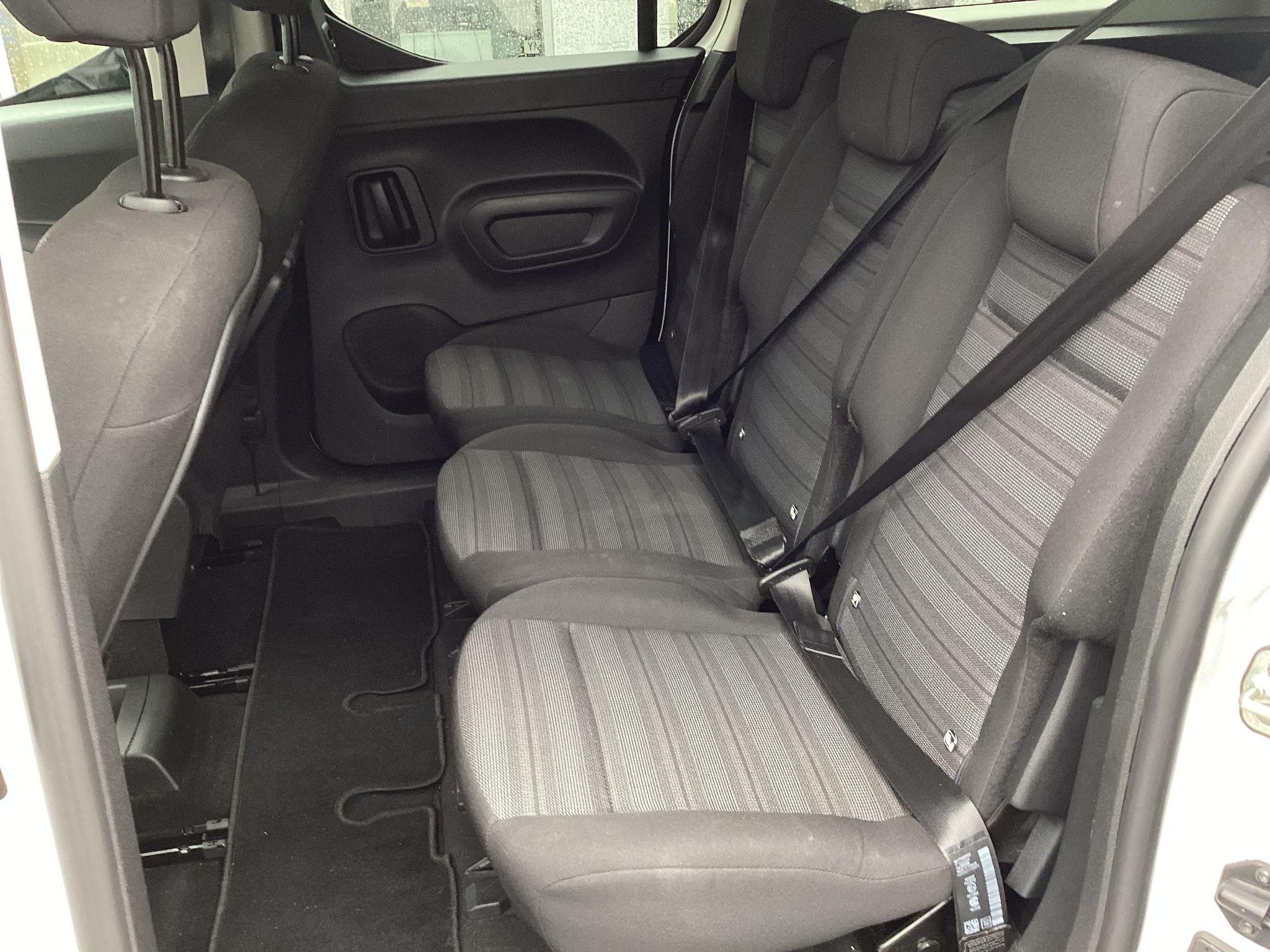 Vauxhall Combo Life Electric Image 18