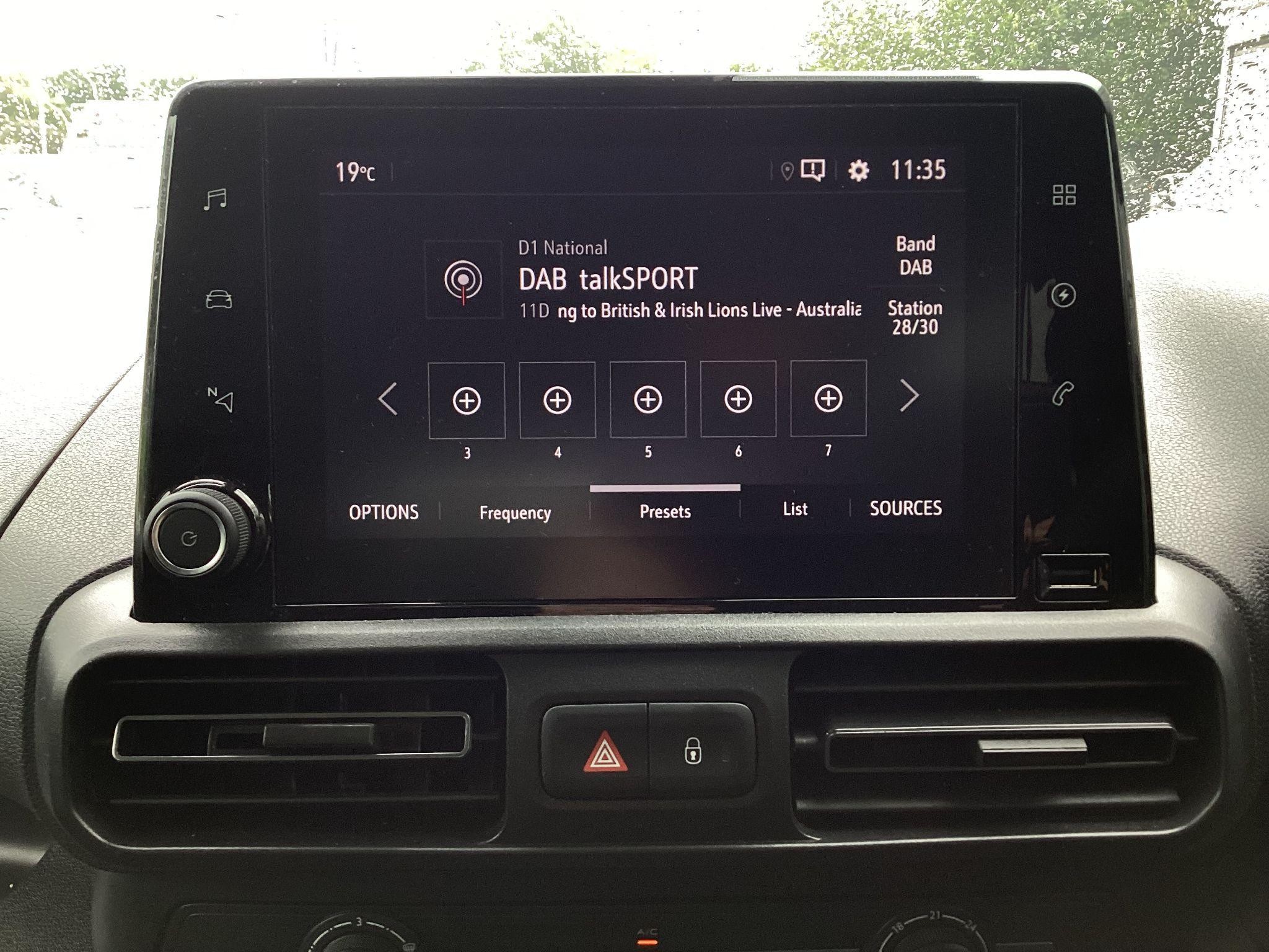 Vauxhall Combo Life Electric Image 22