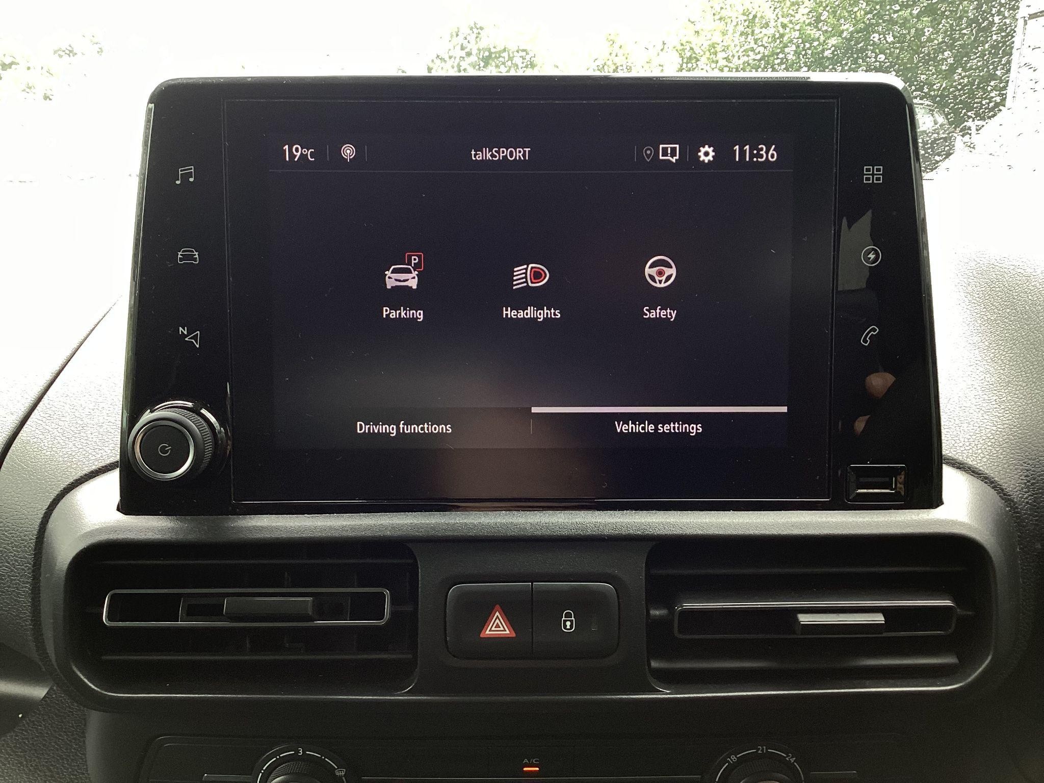 Vauxhall Combo Life Electric Image 24
