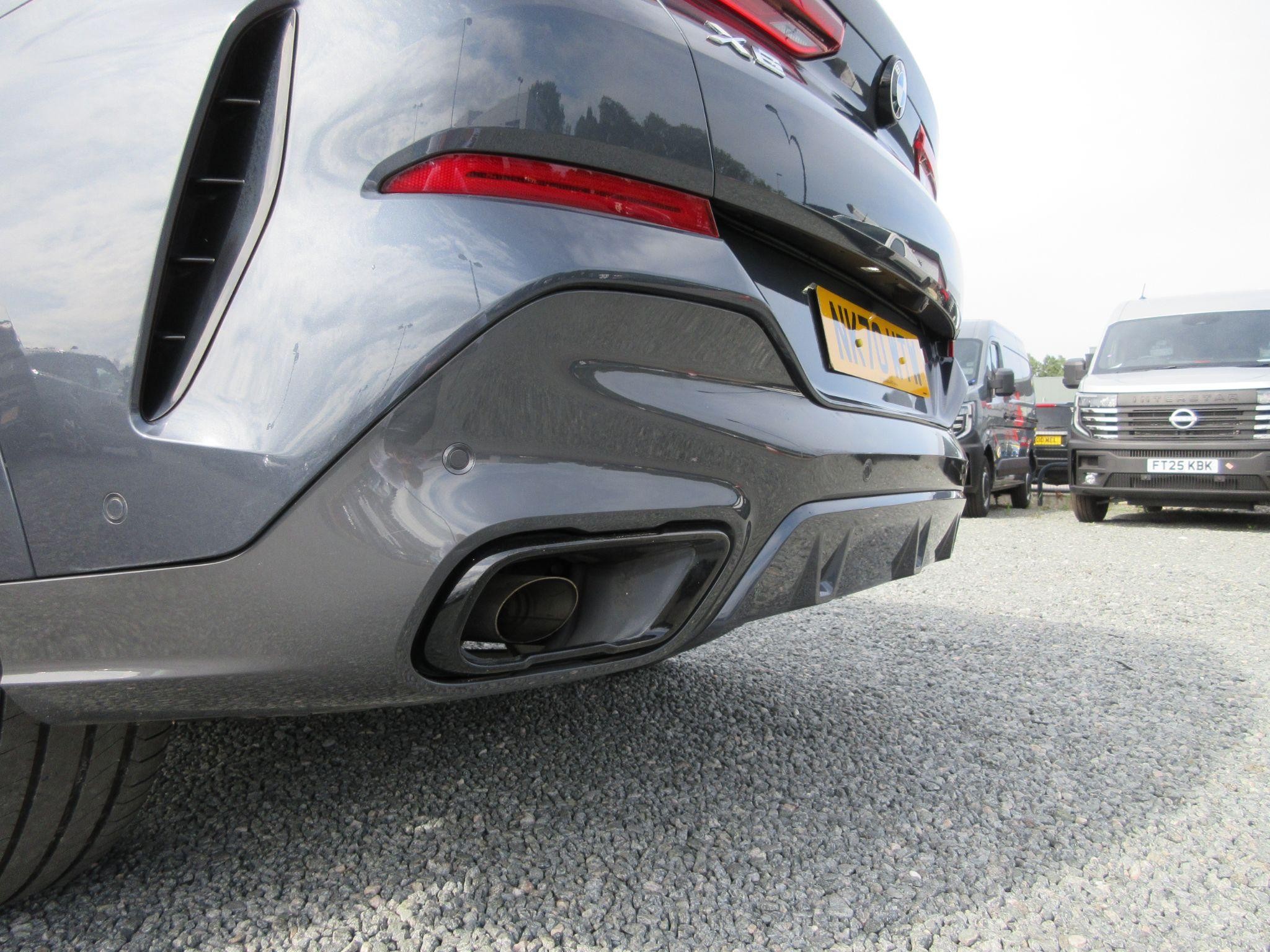 BMW X6 Image 10