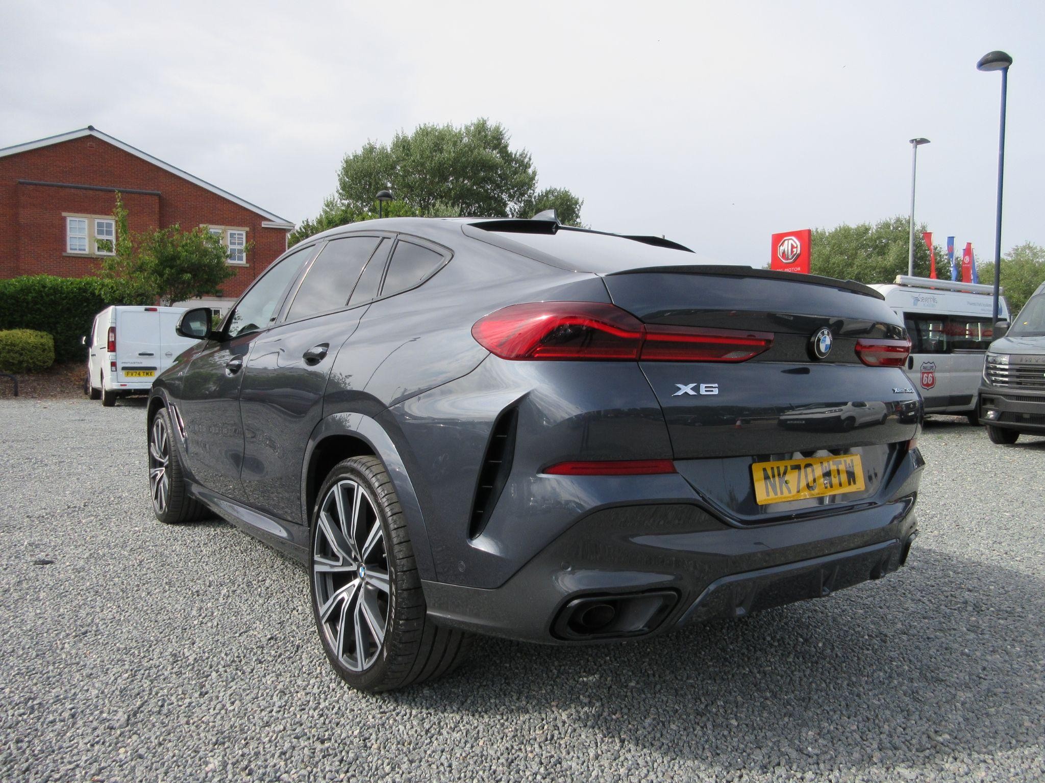 BMW X6 Image 8