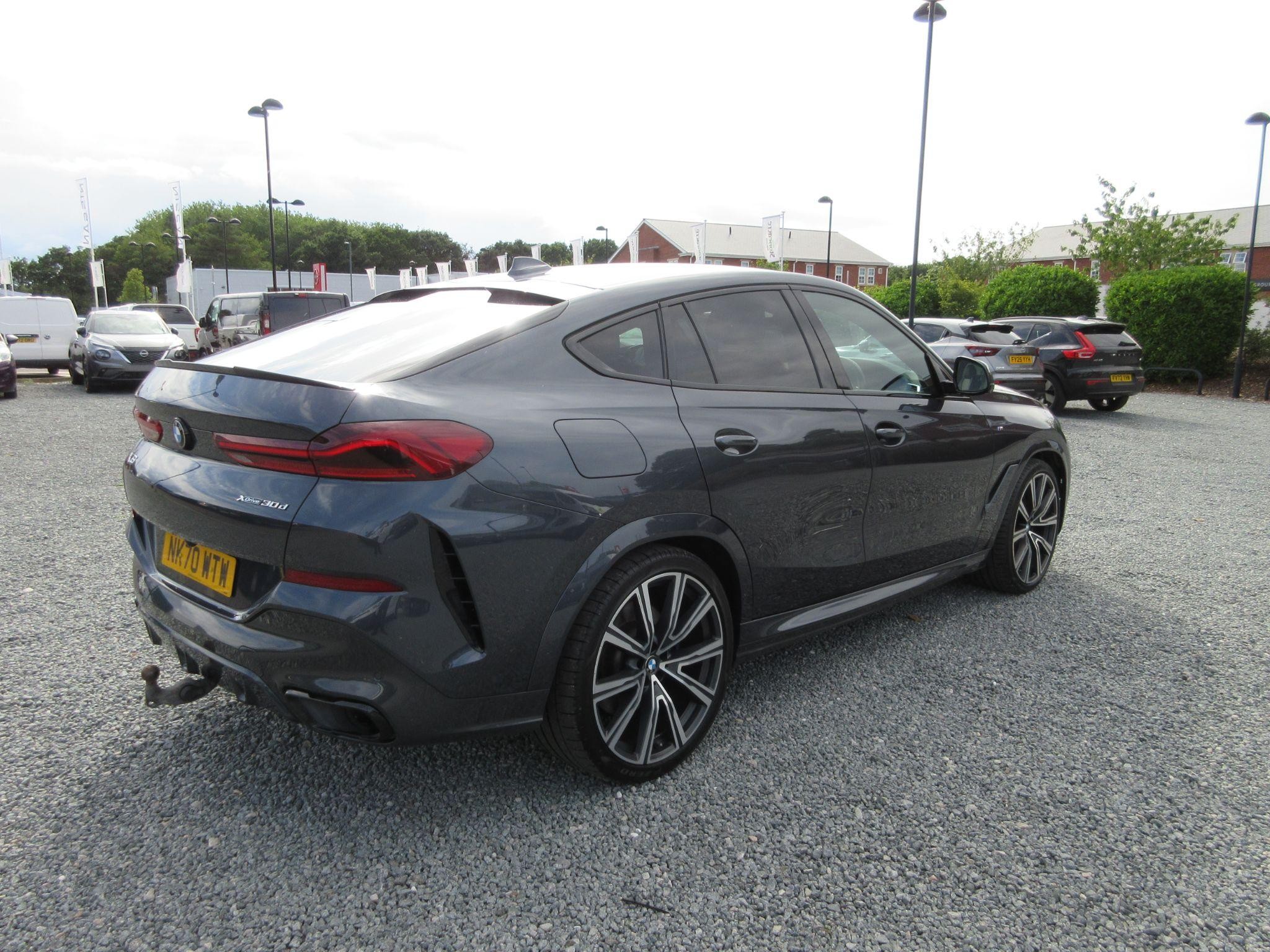BMW X6 Image 11