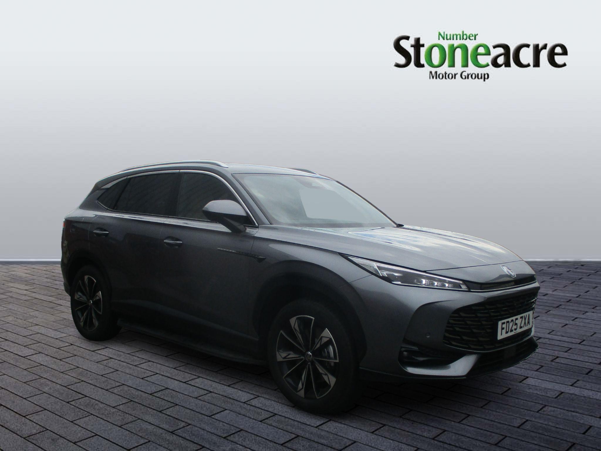 MG HS Plug-In Hybrid Image 1