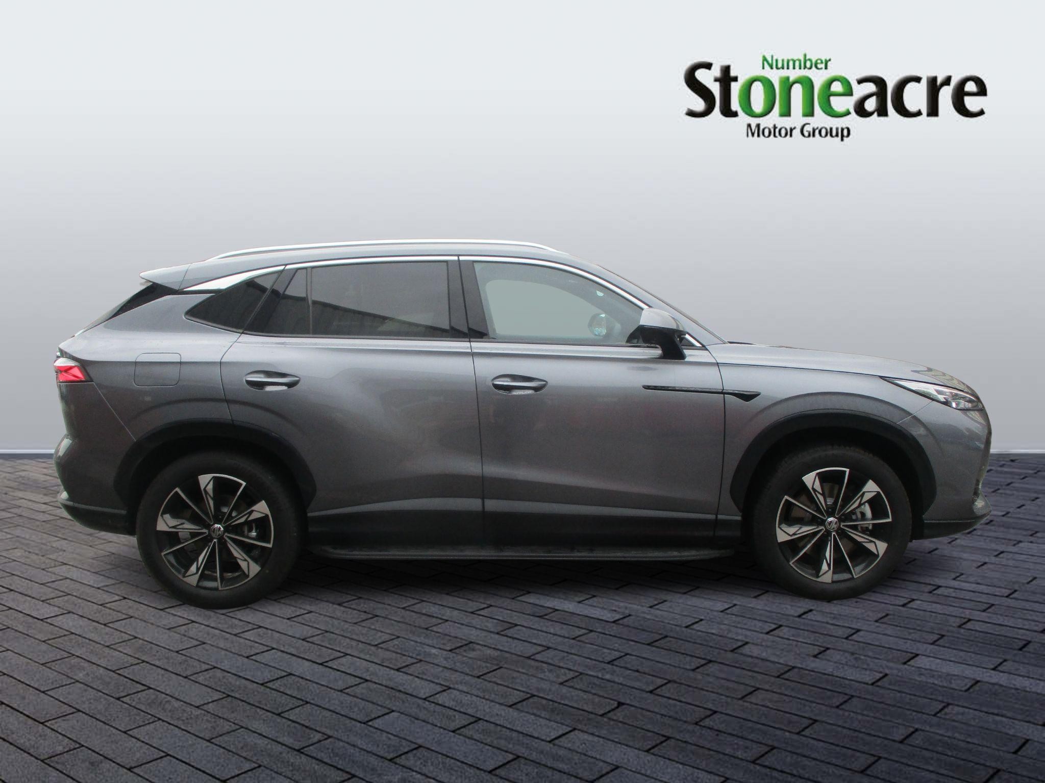 MG HS Plug-In Hybrid Image 2