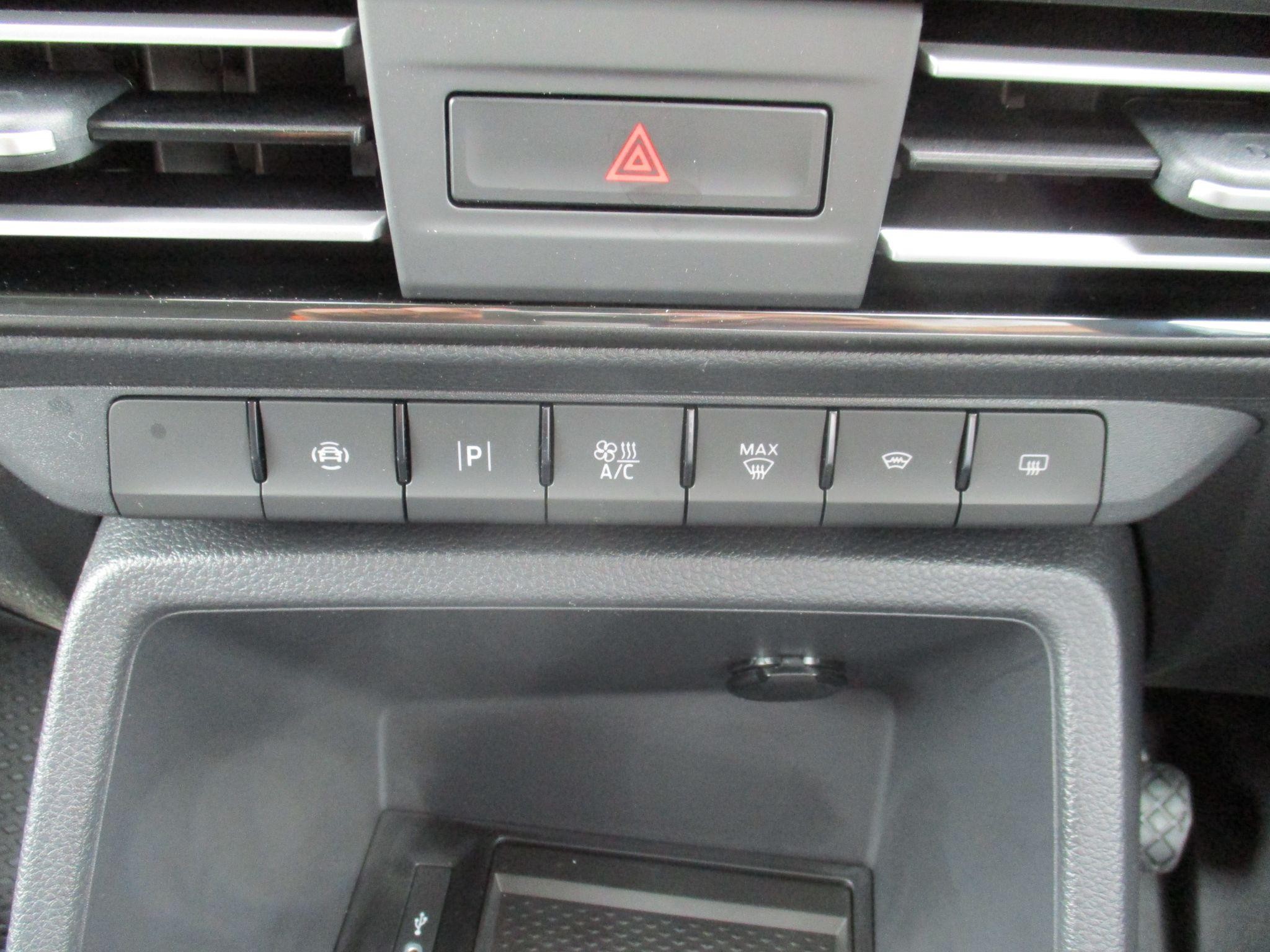 Ford Transit Connect Image 25