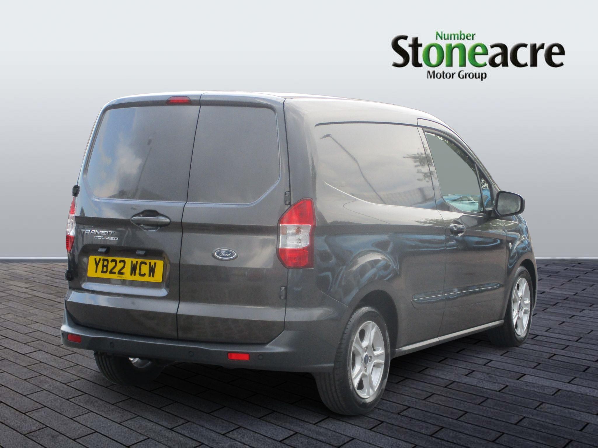 Ford Transit Courier Image 3