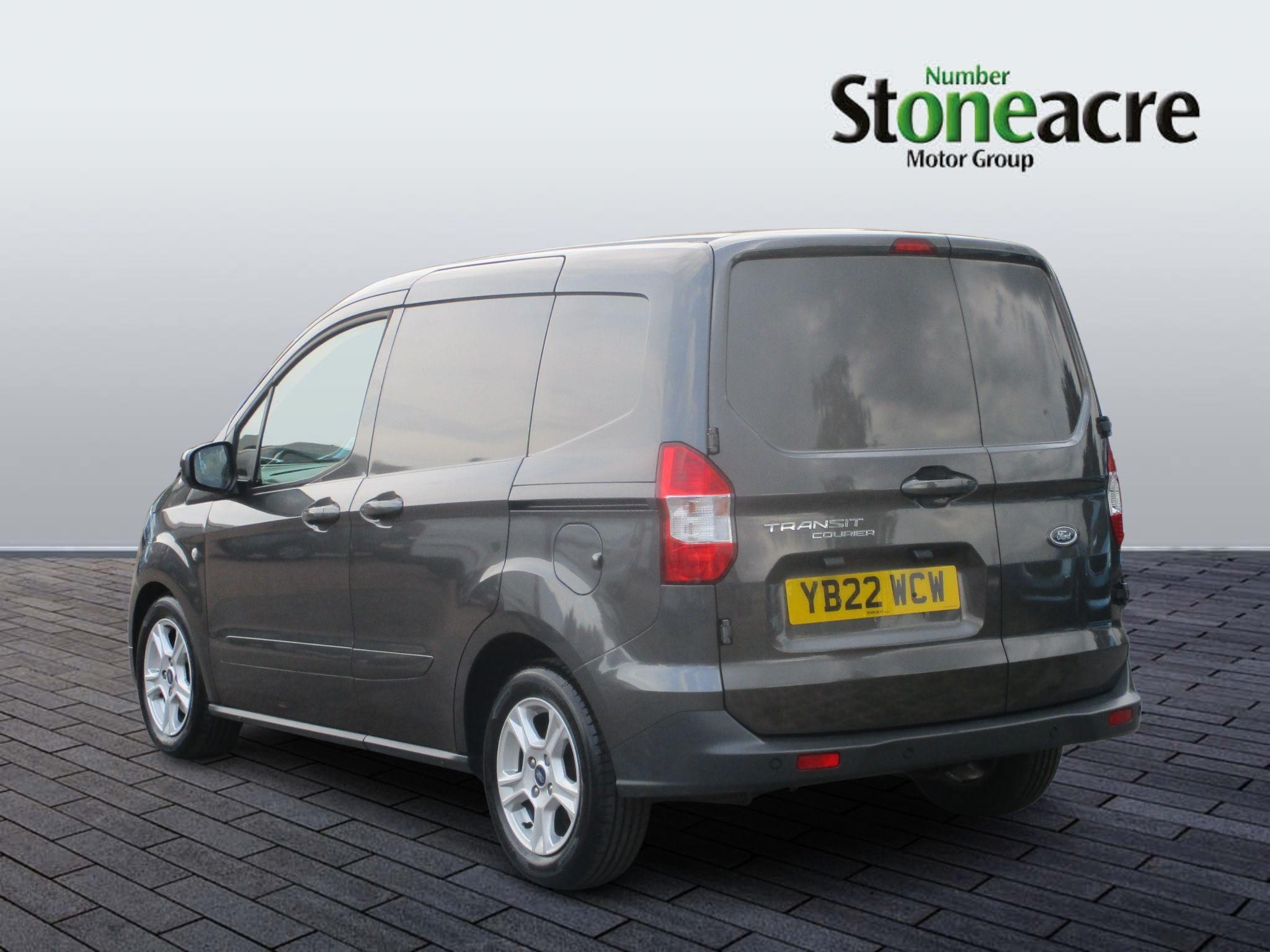 Ford Transit Courier Image 6