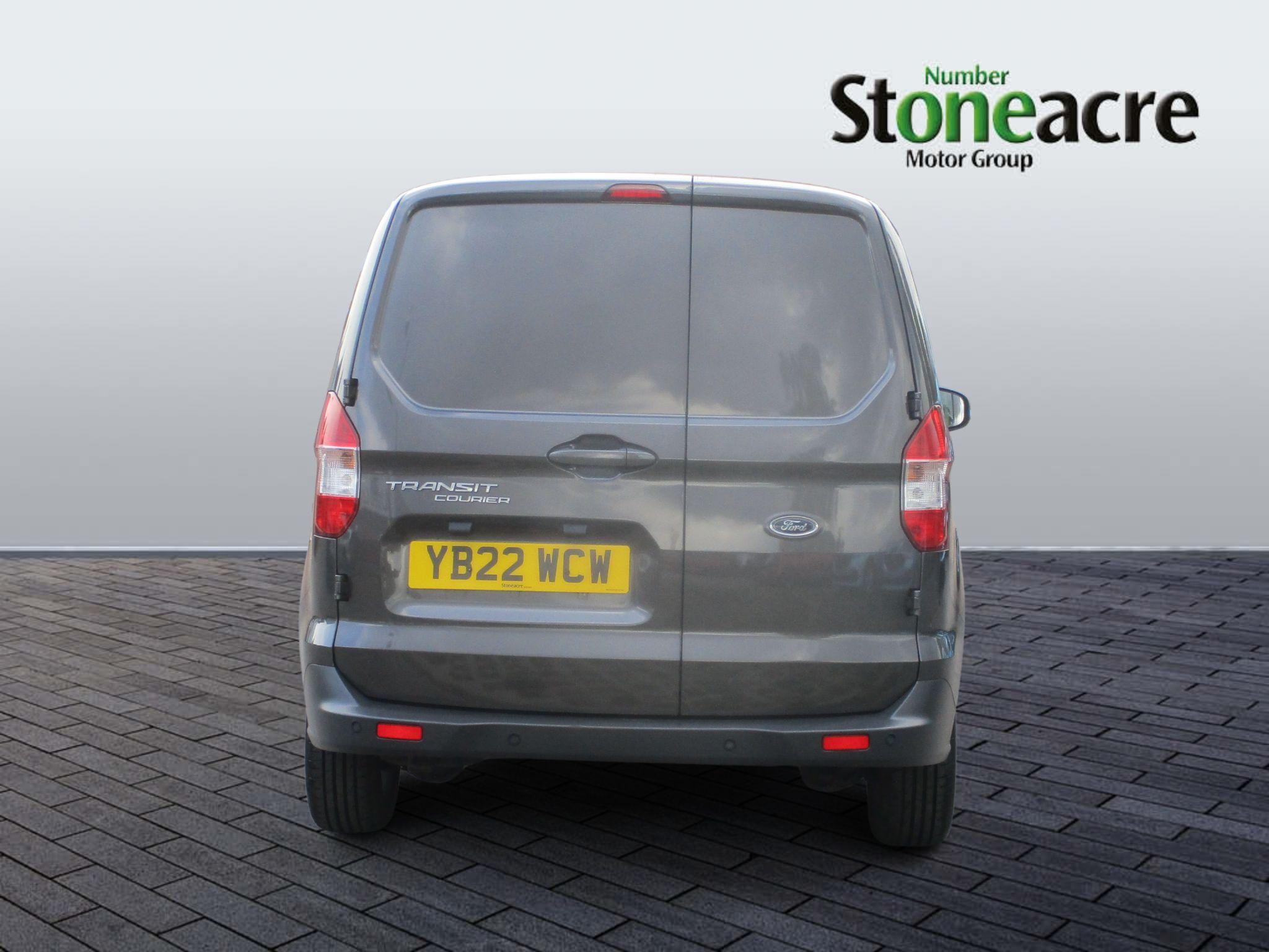 Ford Transit Courier Image 7
